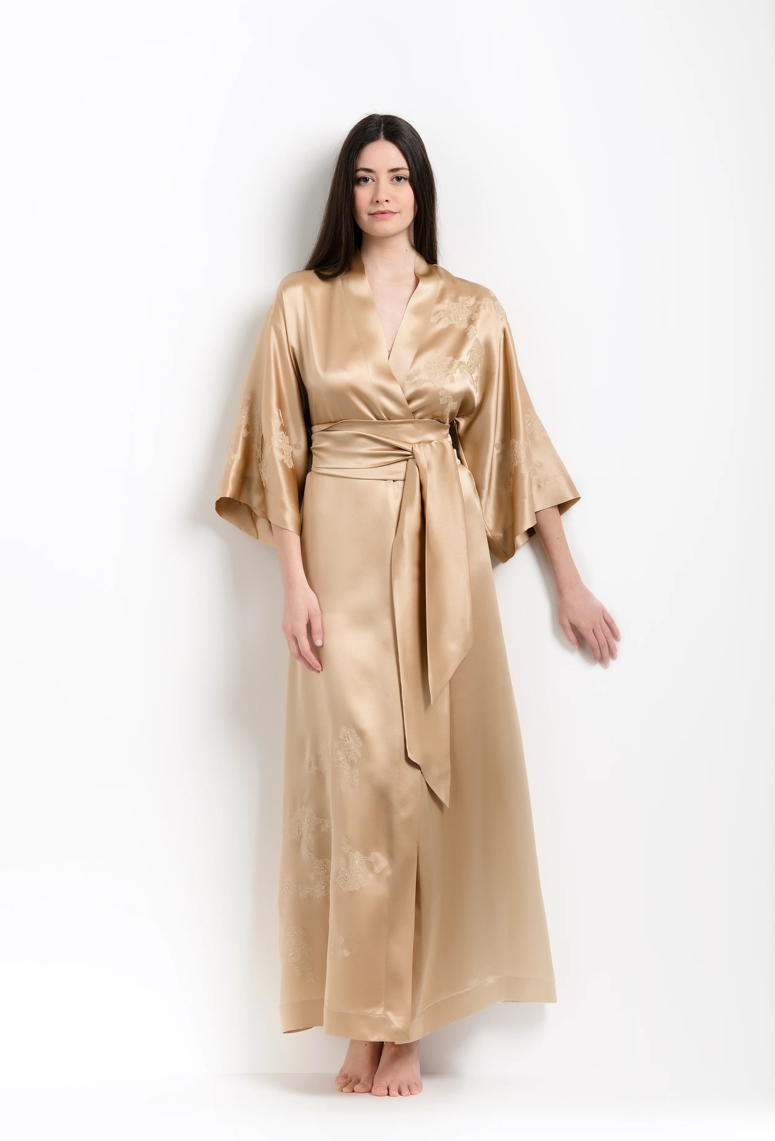 Be seduced by Carine Gilson most beautiful silk lingerie collection with this long kimono classic sleeves in mocha silk with mocha lace