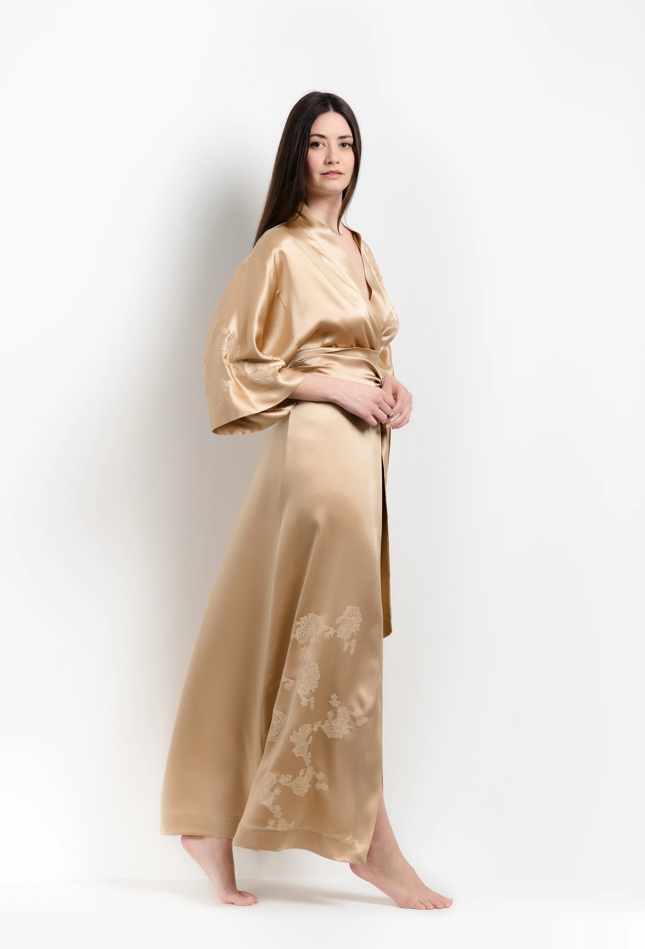 Be seduced by Carine Gilson most beautiful silk lingerie collection with this long kimono classic sleeves in mocha silk with mocha lace