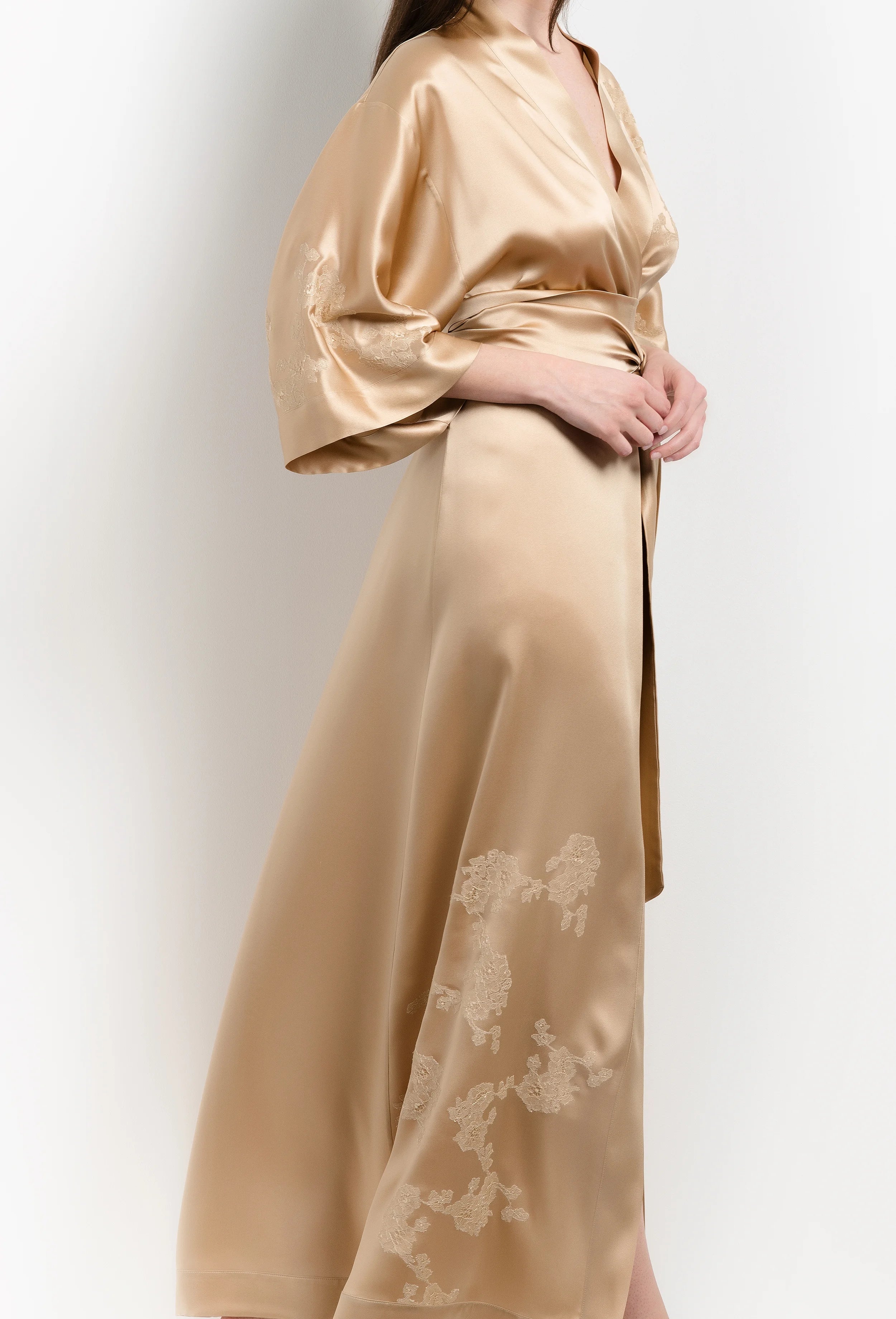 Be seduced by Carine Gilson most beautiful silk lingerie collection with this long kimono classic sleeves in mocha silk with mocha lace