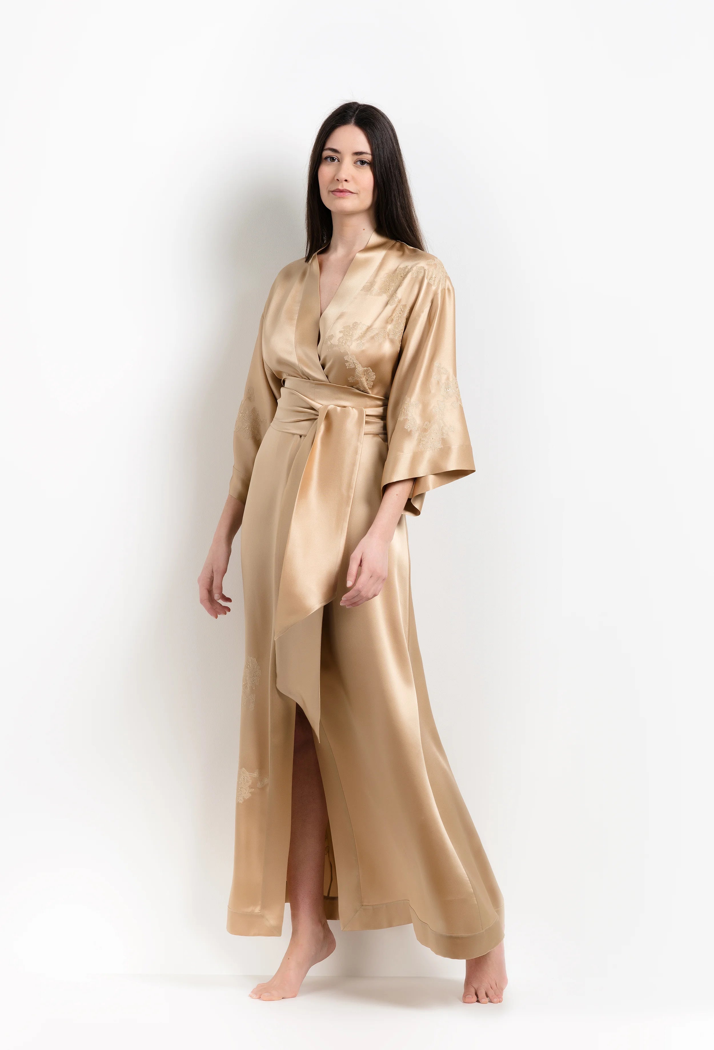 Be seduced by Carine Gilson most beautiful silk lingerie collection with this long kimono classic sleeves in mocha silk with mocha lace