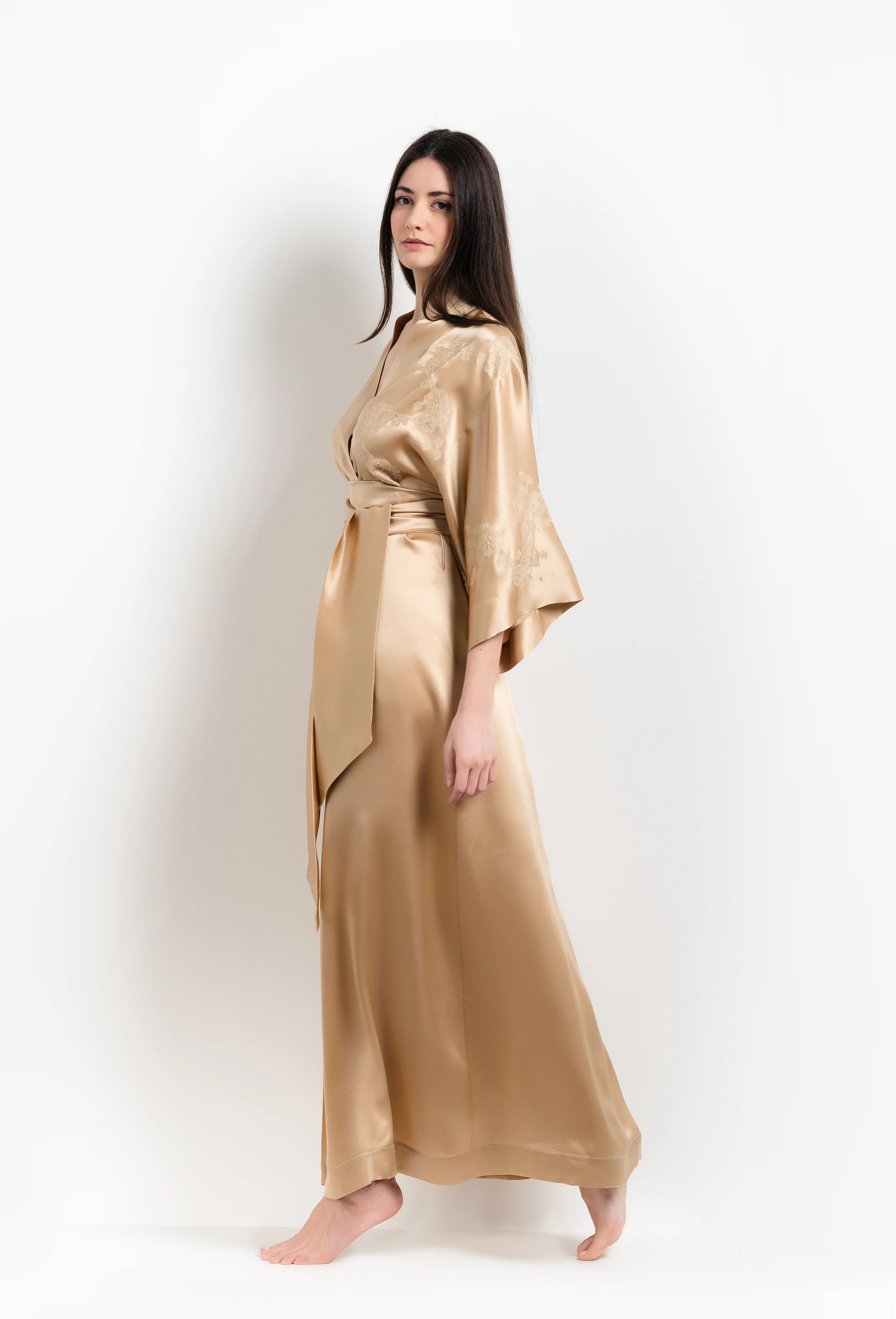 Be seduced by Carine Gilson most beautiful silk lingerie collection with this long kimono classic sleeves in mocha silk with mocha lace