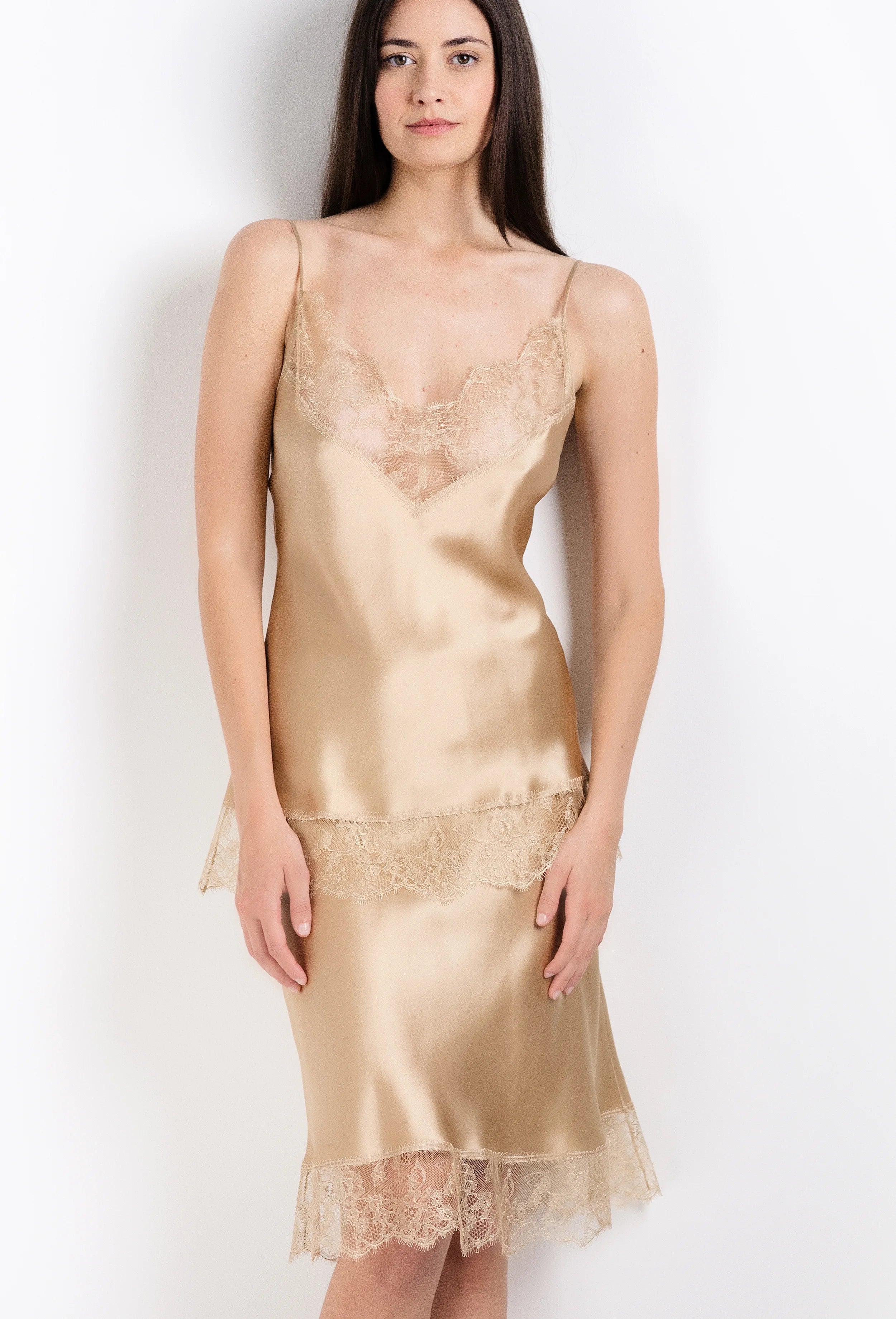 The 2026 Summer collection from the house Carine Gilson - The most beautiful couture lingerie to be discovered with this top with classic neckline in mocha silk with mocha lace