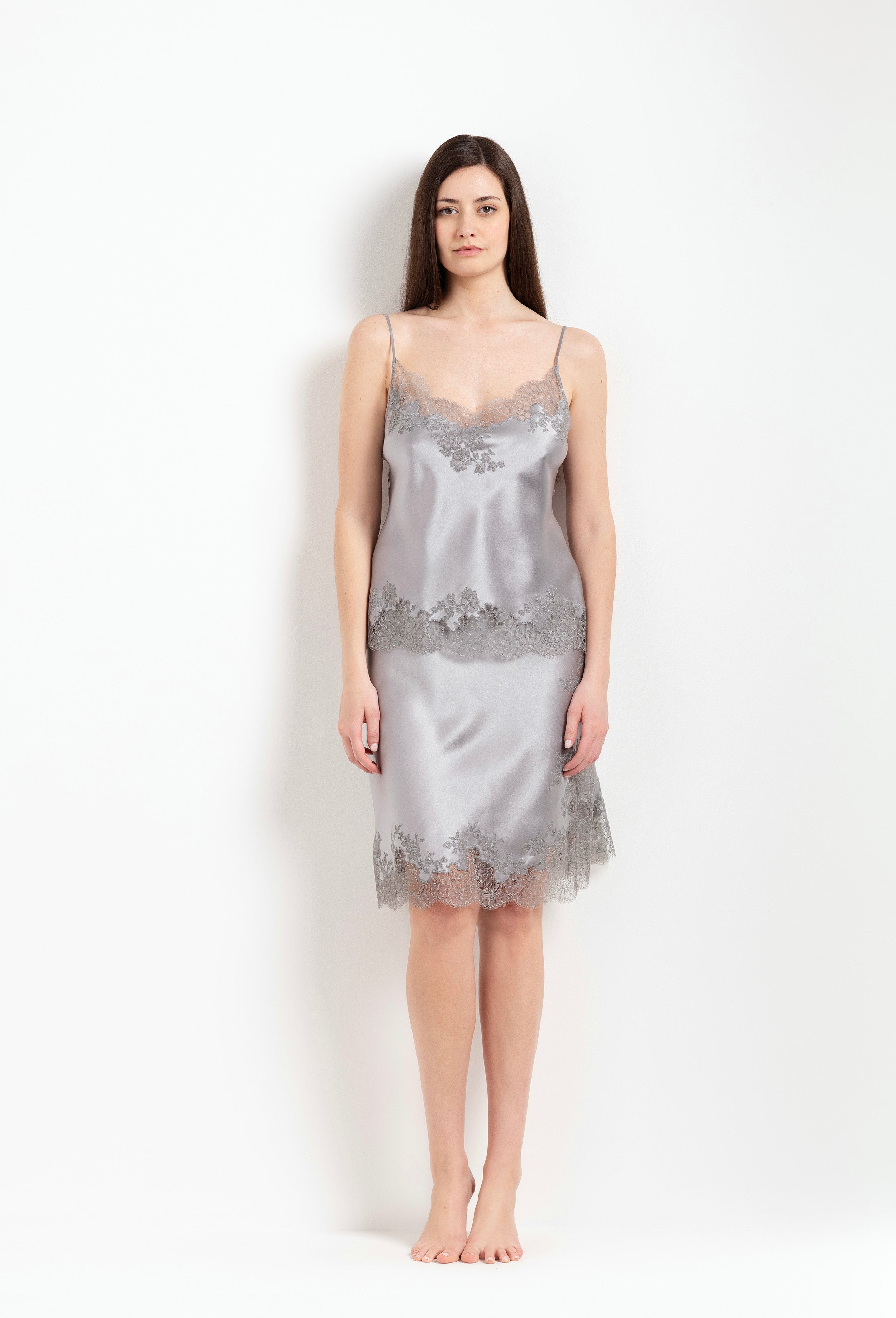 Discover the Hiver 2026-27 collection of lingerie couture from the house Carine Gilson with this skirt in leadgrey silk with grey lace