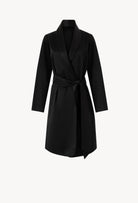 Discover the unique craftmanship of the belgian designer Carine Gilson in her atelier for the Winter 2026-27 collection with this Jacket Tuxedo style in black Silk 
