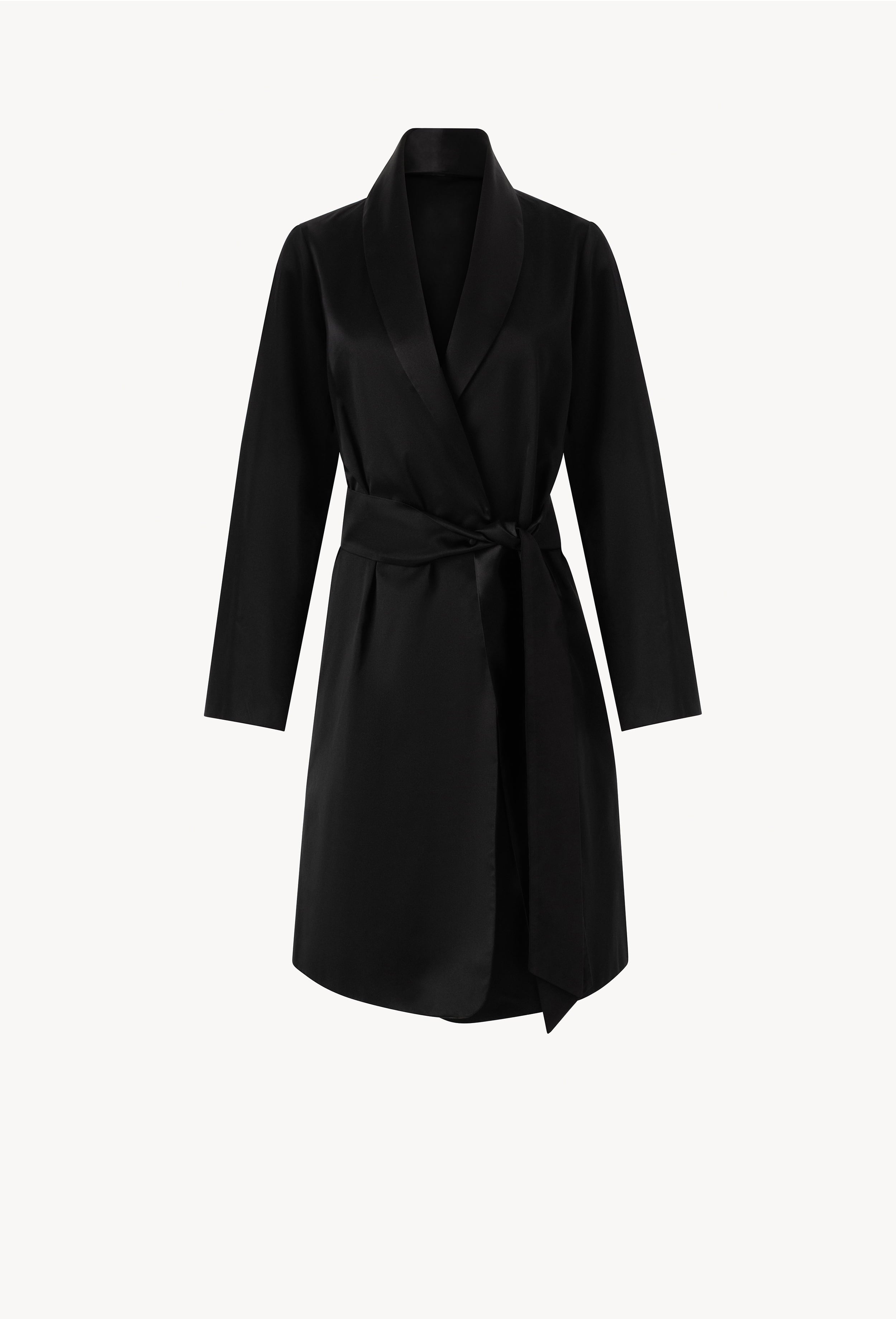 Discover the unique craftmanship of the belgian designer Carine Gilson in her atelier for the Winter 2026-27 collection with this Jacket Tuxedo style in black Silk 