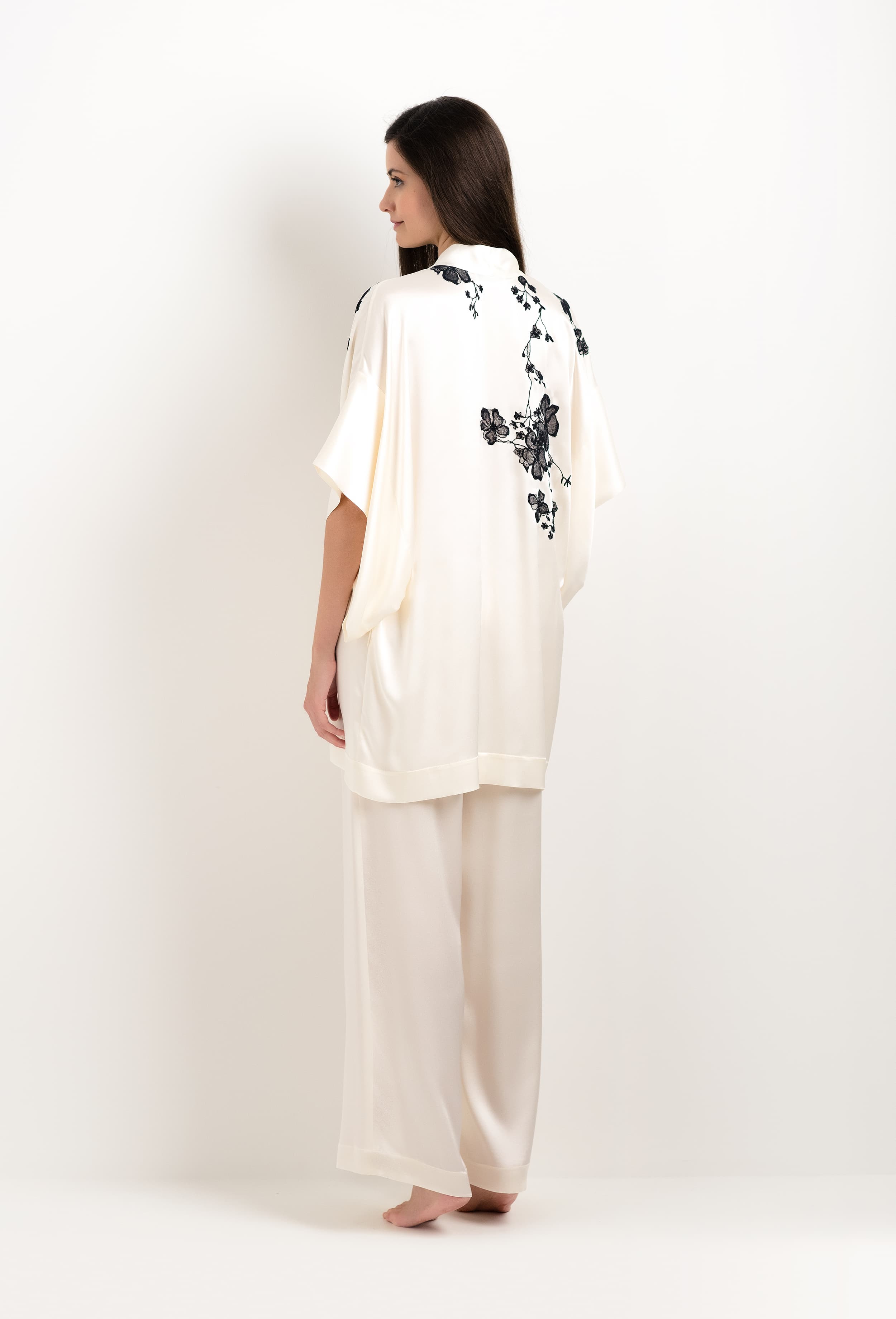 Discover the unique craftmanship of the belgian designer Carine Gilson in her atelier for the 2025 cruise collection with this Short Kimono in Pearl Silk  with Black lace