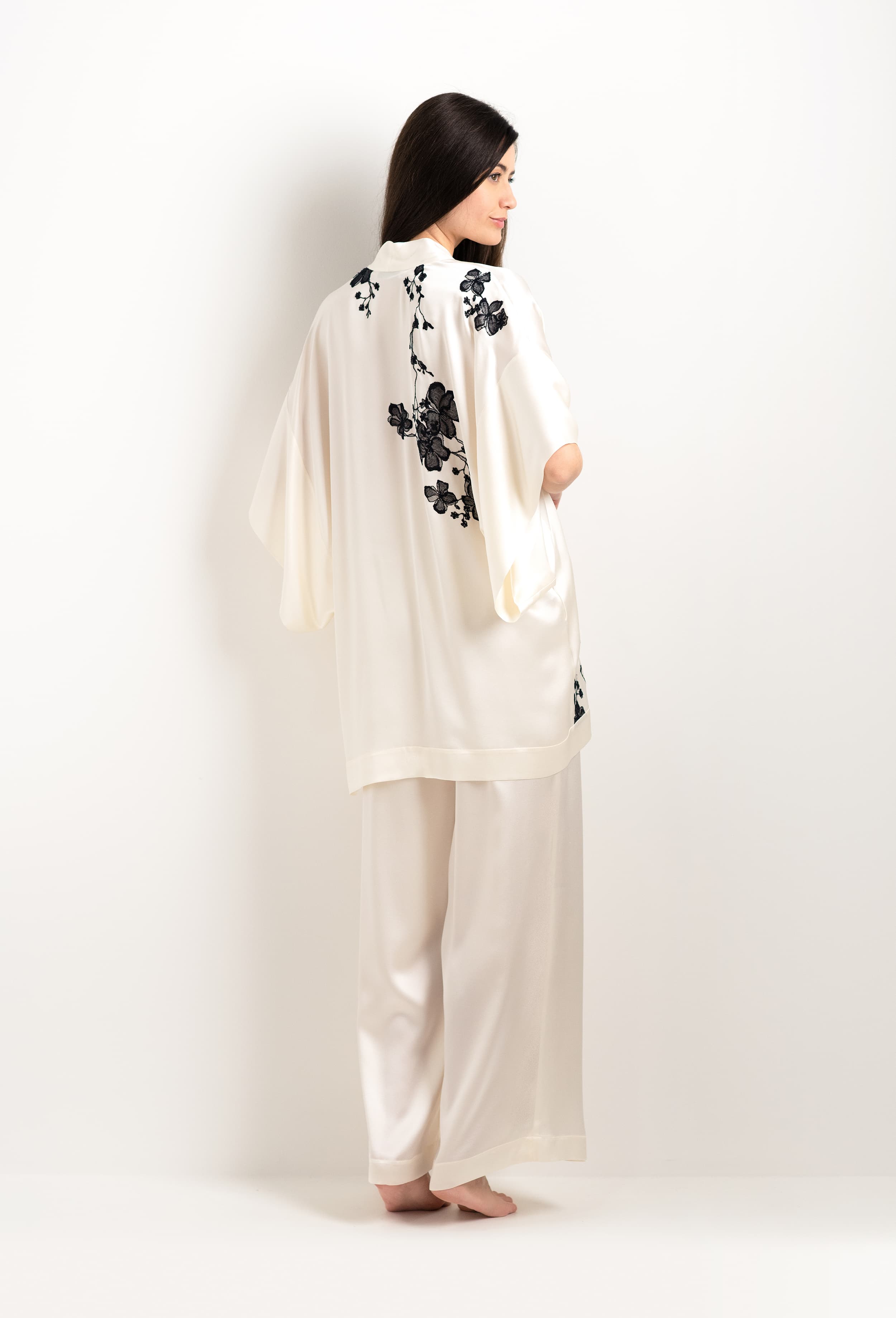 Discover the unique craftmanship of the belgian designer Carine Gilson in her atelier for the 2025 cruise collection with this Short Kimono in Pearl Silk  with Black lace