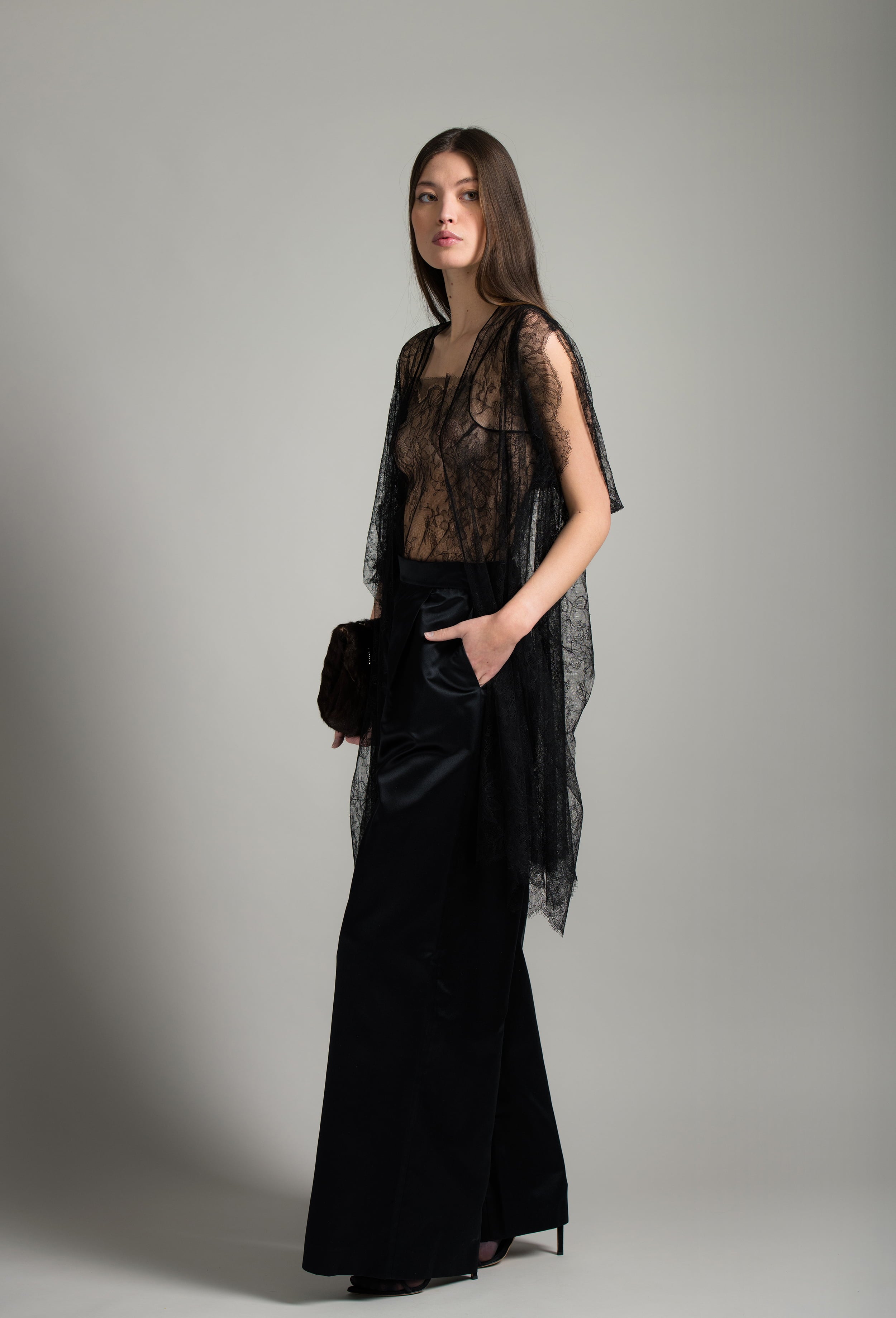 Enter Carine Gilson's world and the most beautiful silk lingerie with the Winter 2026-27 collection with this Oversize Cardigan in Black Silk  with Black lace