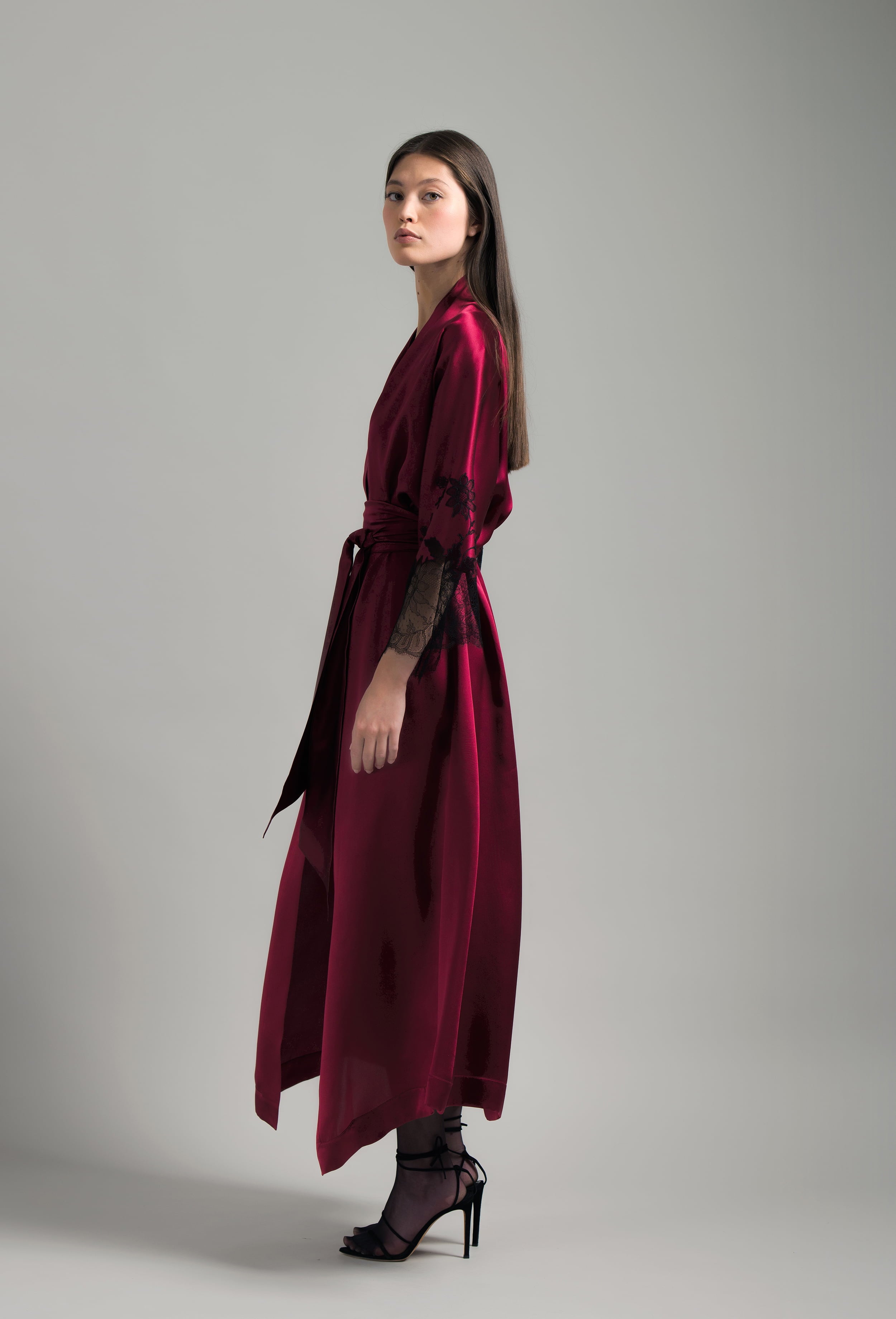 Discover the unique craftmanship of the belgian designer Carine Gilson in her atelier for the Winter 2026-27 collection with this Long Kimono Raglan Style in Rubis red Silk  with Black lace