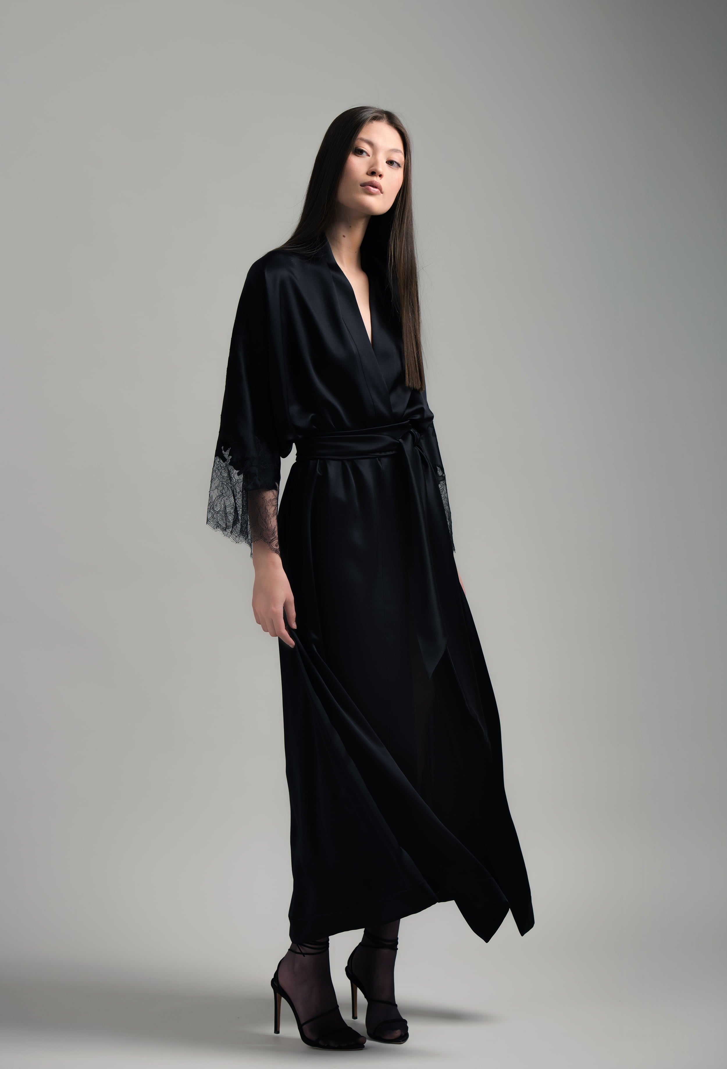 Enjoy the Winter 2026-27 collection of lingerie couture from the house Carine Gilson with this Long Kimono Raglan Style in Black Silk  with Black lace