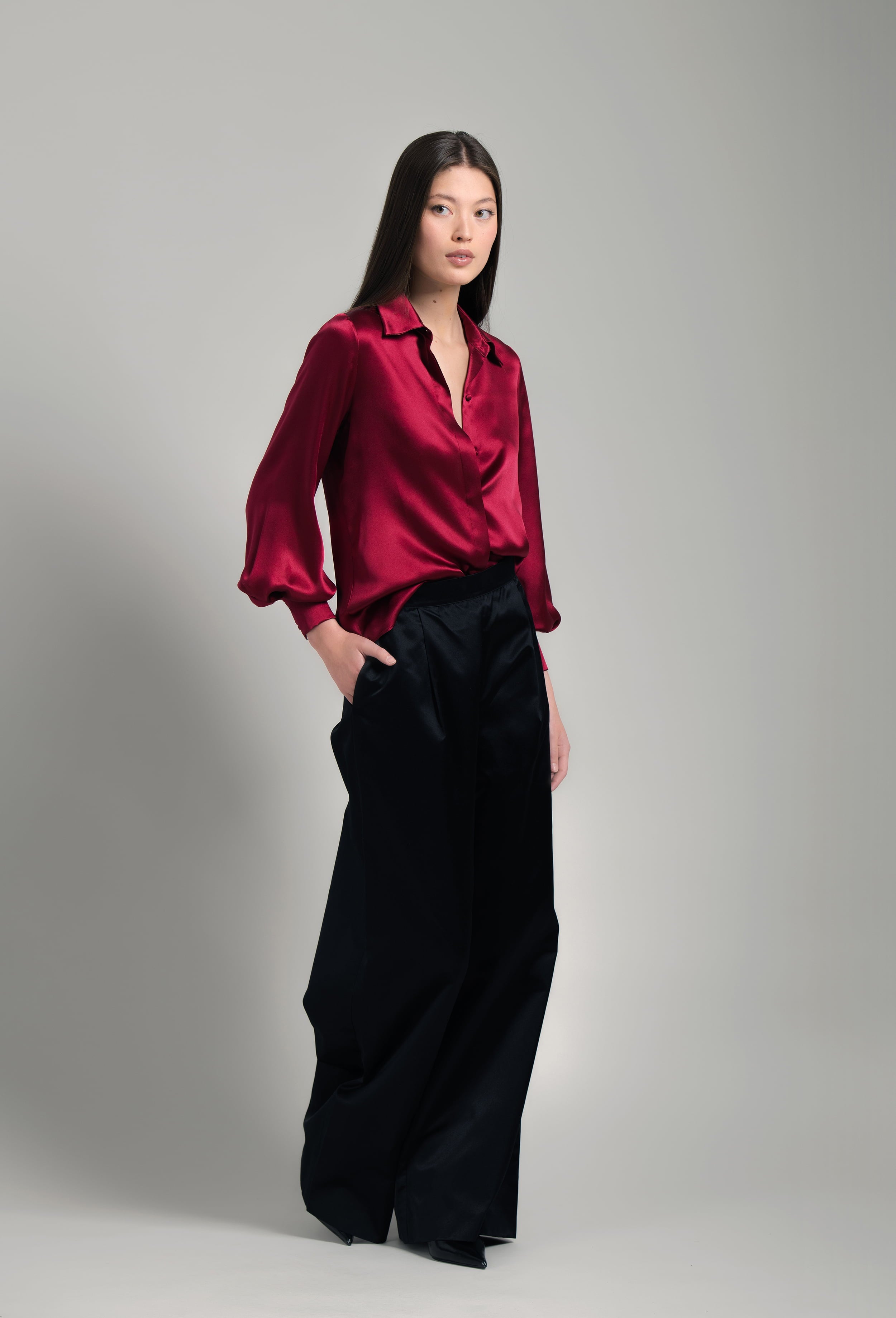 Discover the unique craftmanship of the belgian designer Carine Gilson in her atelier for the Winter 2026-27 collection with this Shirt With Balloon Sleeves in Rubis red Silk 