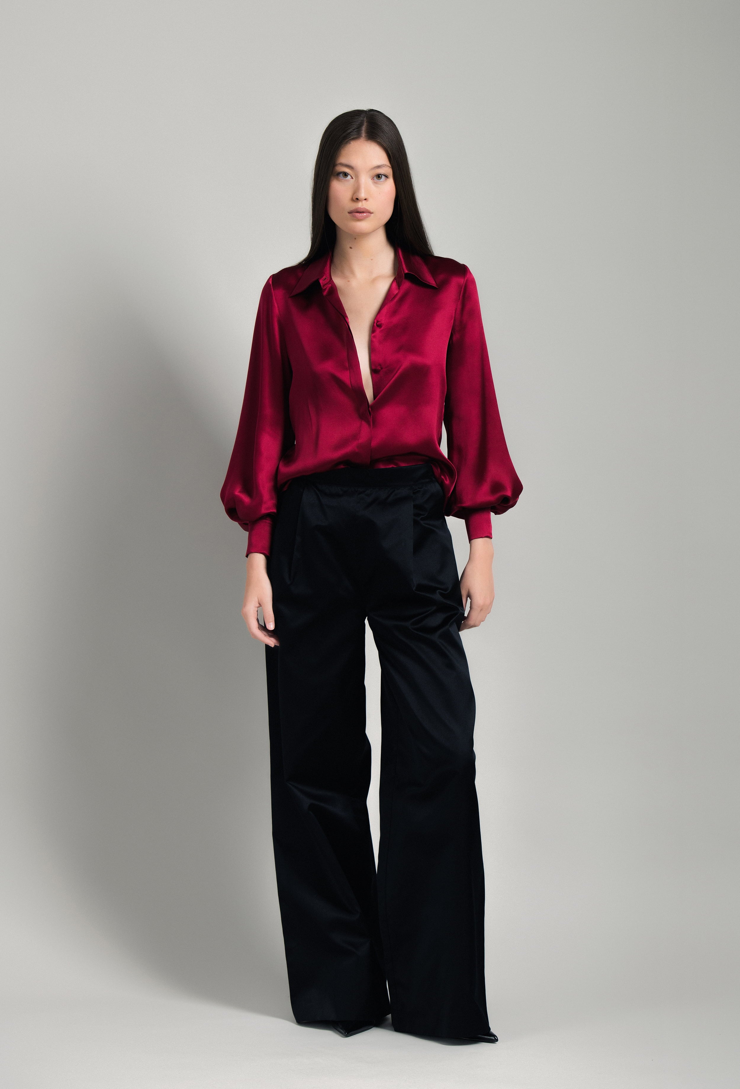 Discover the unique craftmanship of the belgian designer Carine Gilson in her atelier for the Winter 2026-27 collection with this Shirt With Balloon Sleeves in Rubis red Silk 