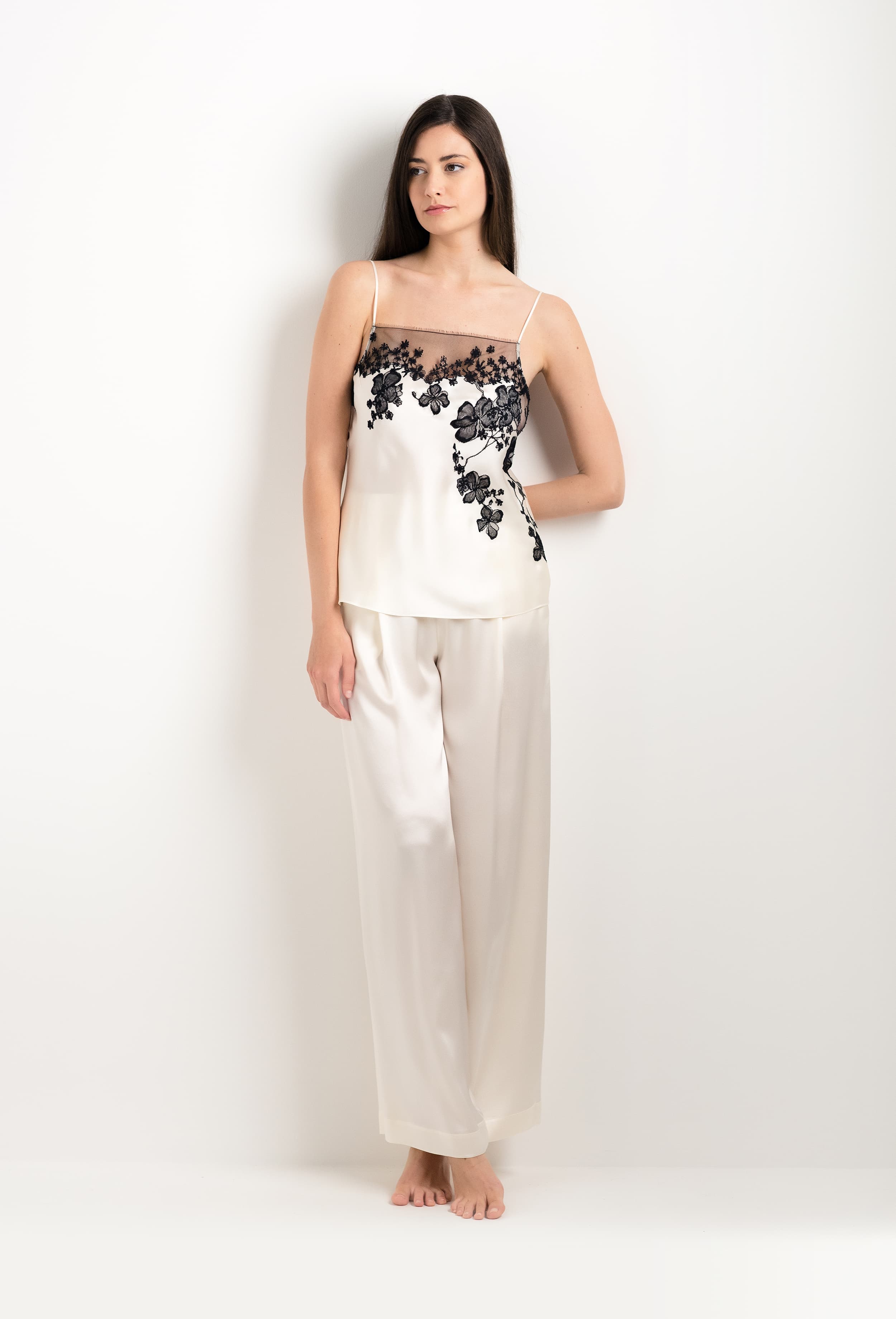 Enter Carine Gilson's world and the most beautiful silk lingerie with the 2025 cruise collection with this Wide Leg Pajama Pants in Pearl Silk 