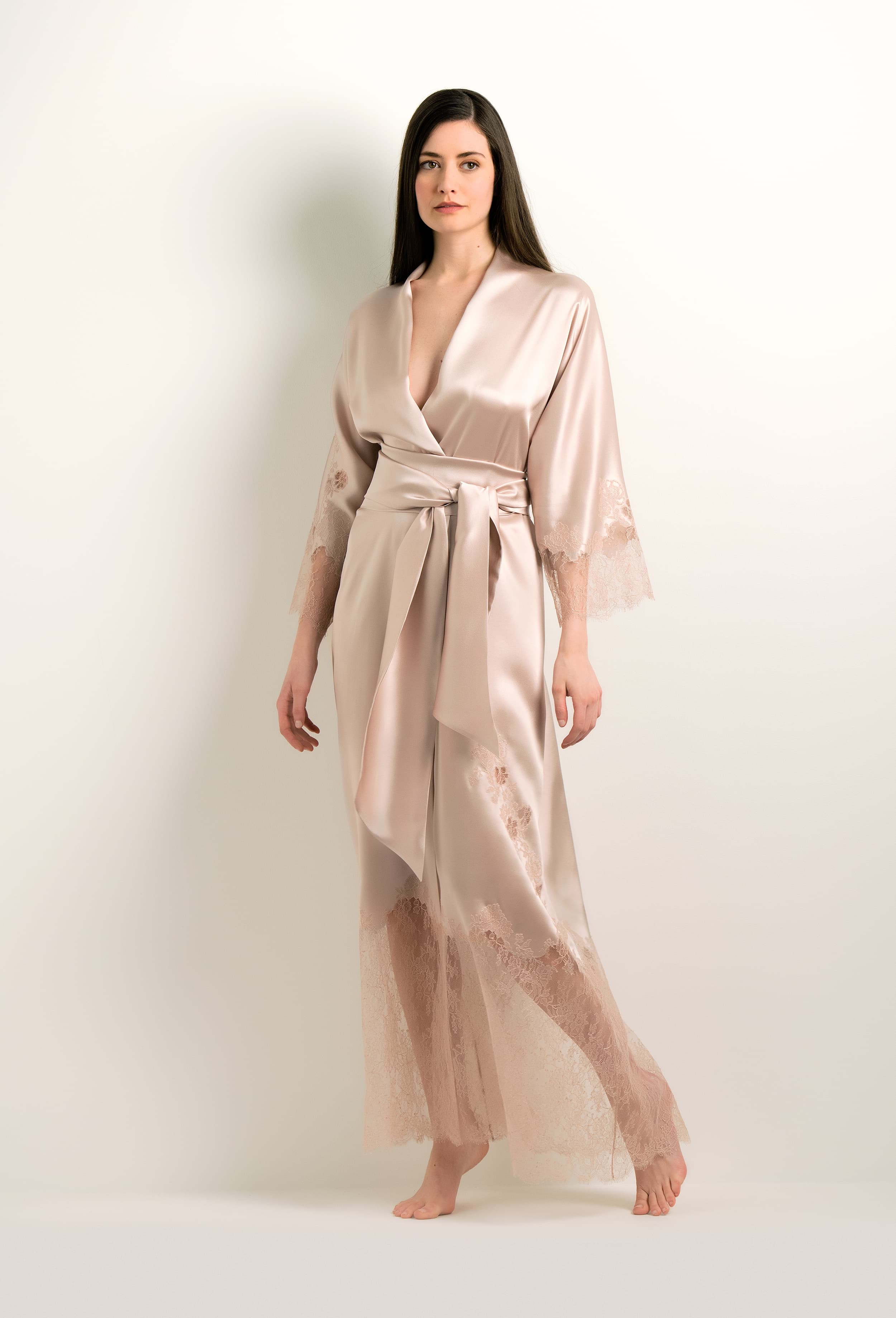 Discover the 2024 winter collection of lingerie couture from the house Carine Gilson with this Long Kimono Raglan Style in dove grey lilac Silk with pink rose lace