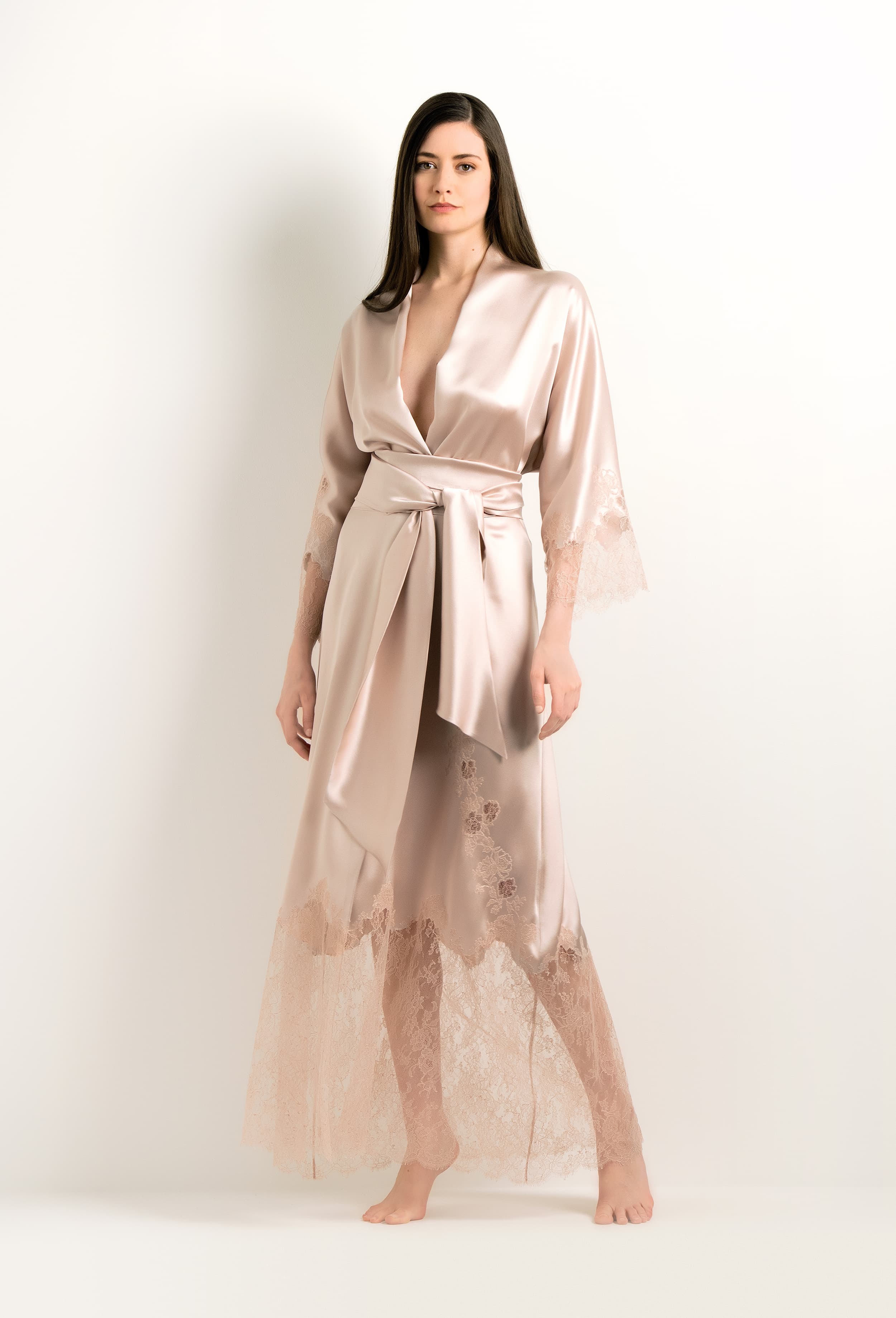 Discover the 2024 winter collection of lingerie couture from the house Carine Gilson with this Long Kimono Raglan Style in dove grey lilac Silk with pink rose lace