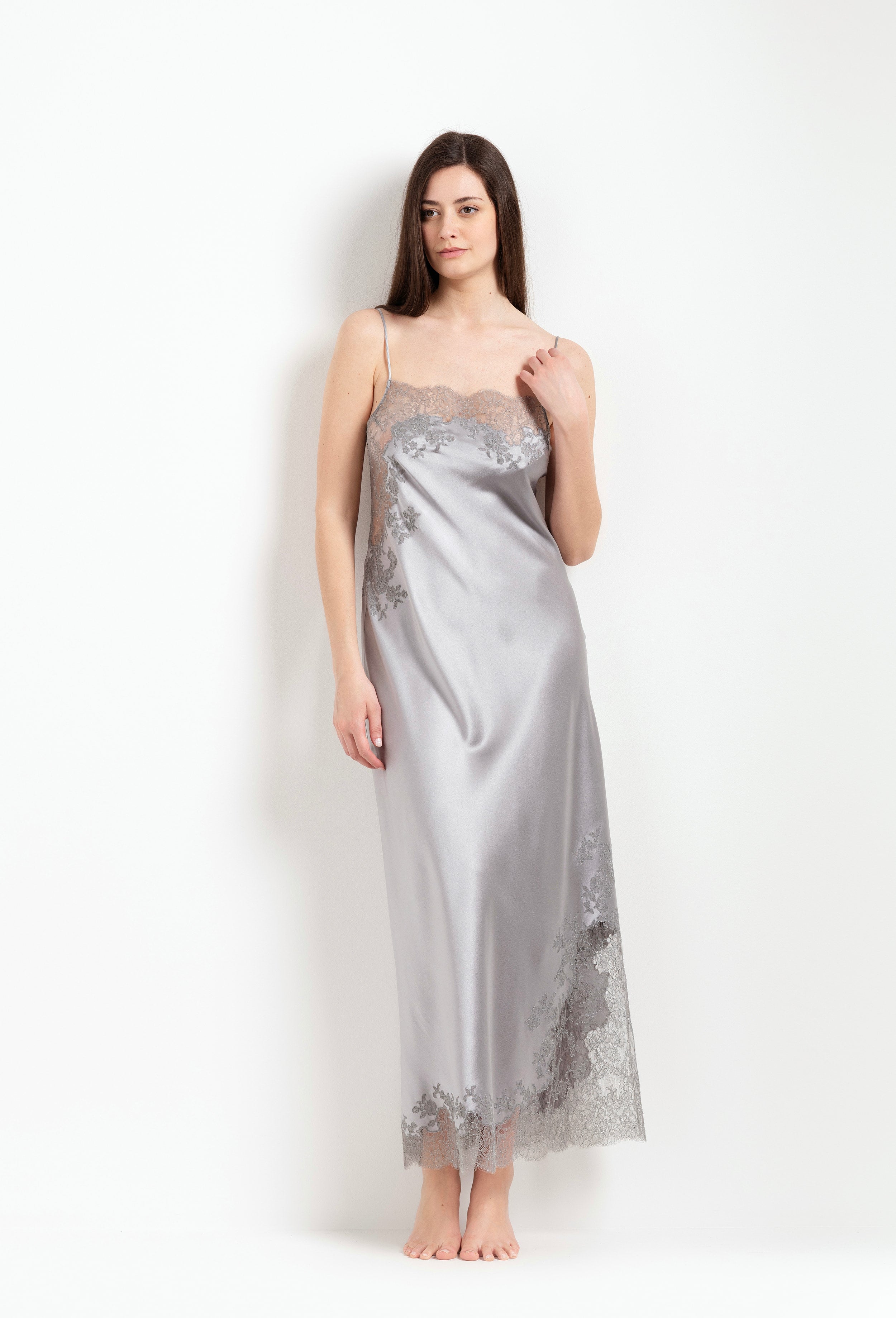 Discover the Hiver 2026-27 collection of lingerie couture from the house Carine Gilson with this Long Dress Straight Neckline in LeadGrey Silk with Grey lace
