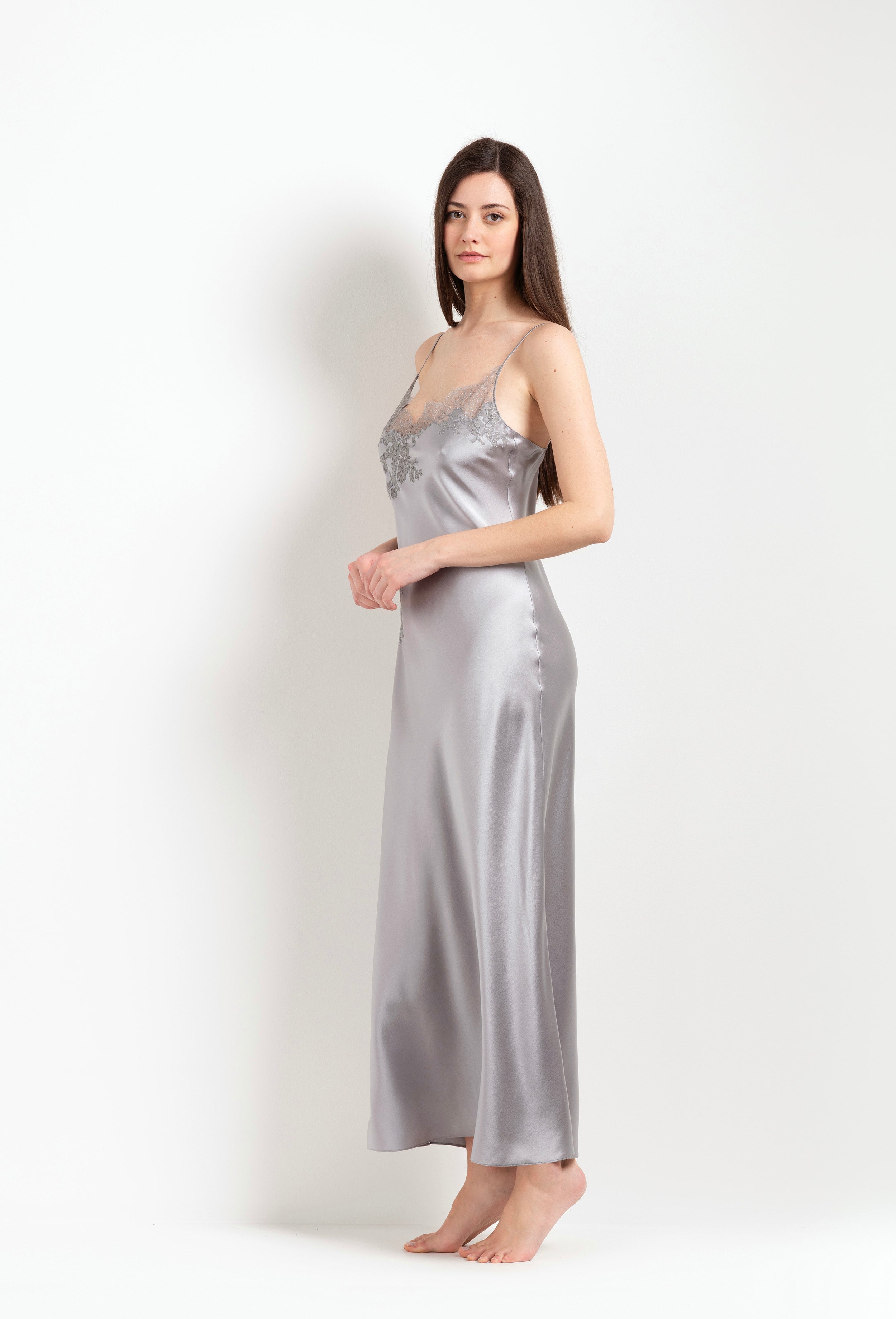 Enter Carine Gilson's world and the most beautiful silk lingerie with the Hiver 2026-27 collection with this Long Dress Classic Style in LeadGrey Silk  with Grey lace