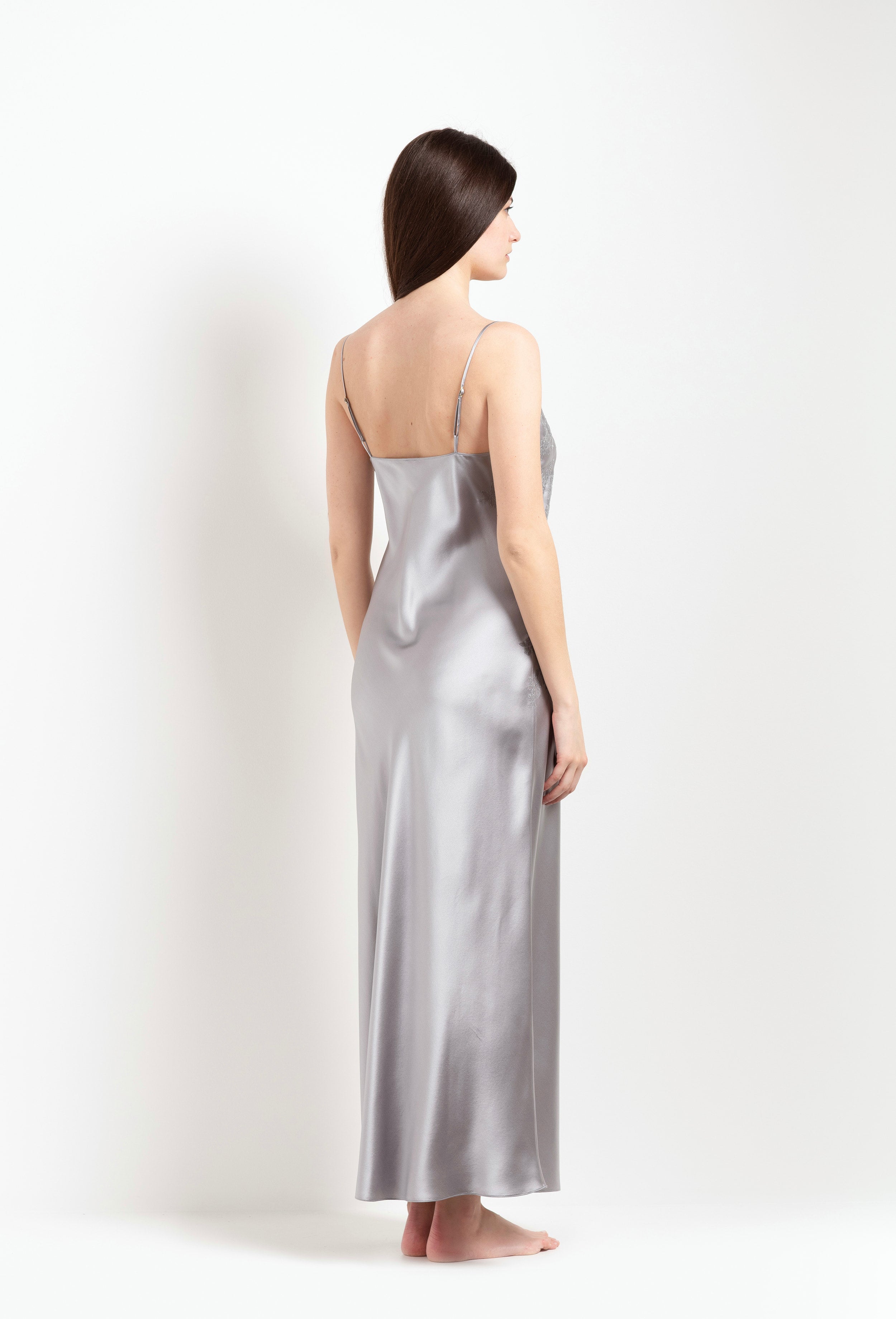 Enter Carine Gilson's world and the most beautiful silk lingerie with the Hiver 2026-27 collection with this Long Dress Classic Style in LeadGrey Silk  with Grey lace