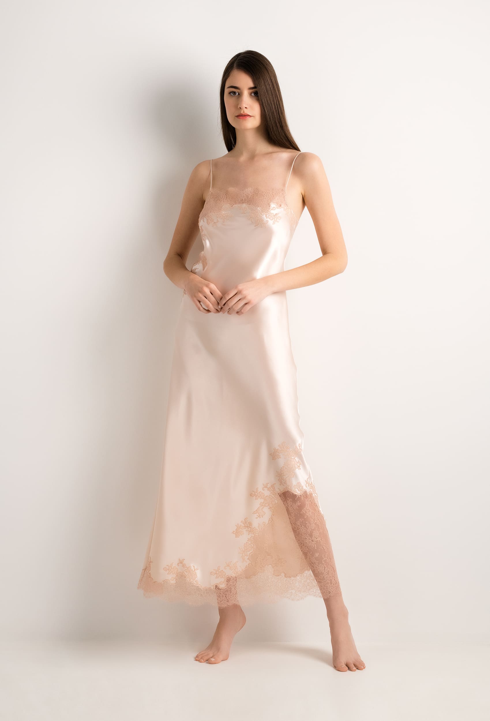 Explore the lingerie collection Summer 2022 from the house Carine Gilson with this Long Gown Straight Neckline in powder pink Silk with light rose lace