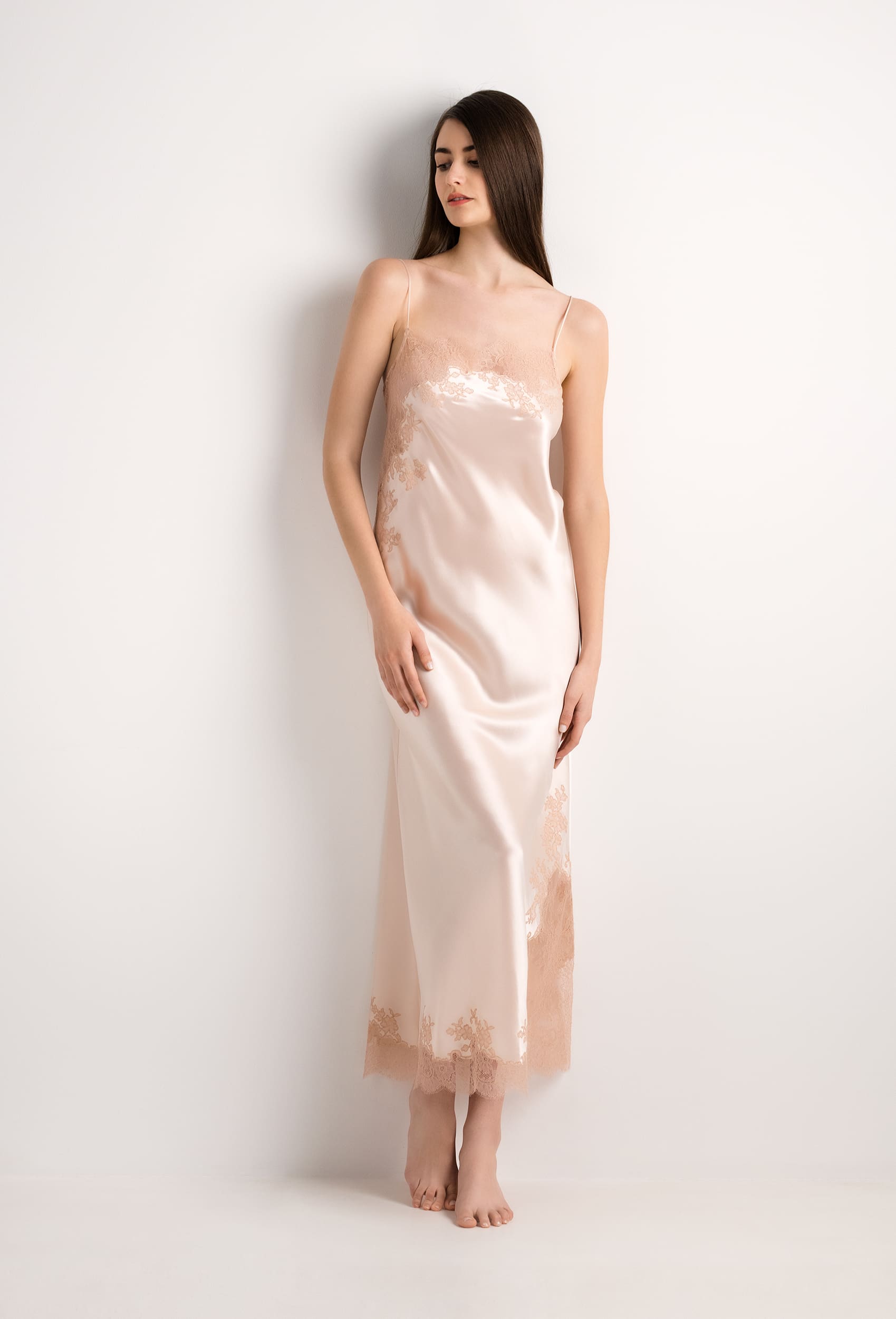 Explore the lingerie collection Summer 2022 from the house Carine Gilson with this Long Gown Straight Neckline in powder pink Silk with light rose lace