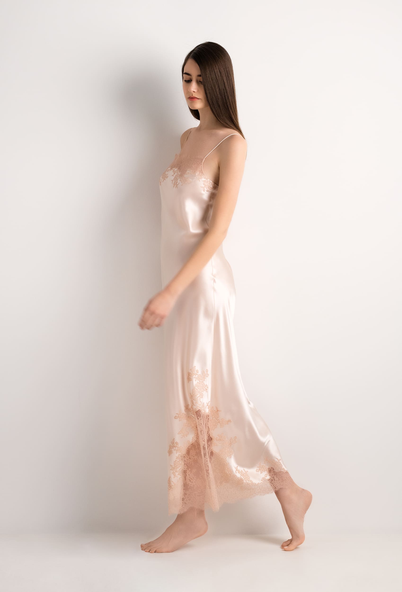 Explore the lingerie collection Summer 2022 from the house Carine Gilson with this Long Gown Straight Neckline in powder pink Silk with light rose lace