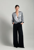 Made of silk and lace, explore the lingerie collection Hiver 2026-27 from the house Carine Gilson with this Short Kimono Classic Sleeves in LeadGrey Silk  with Grey lace