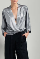 Made of silk and lace, explore the lingerie collection Hiver 2026-27 from the house Carine Gilson with this Short Kimono Classic Sleeves in LeadGrey Silk  with Grey lace