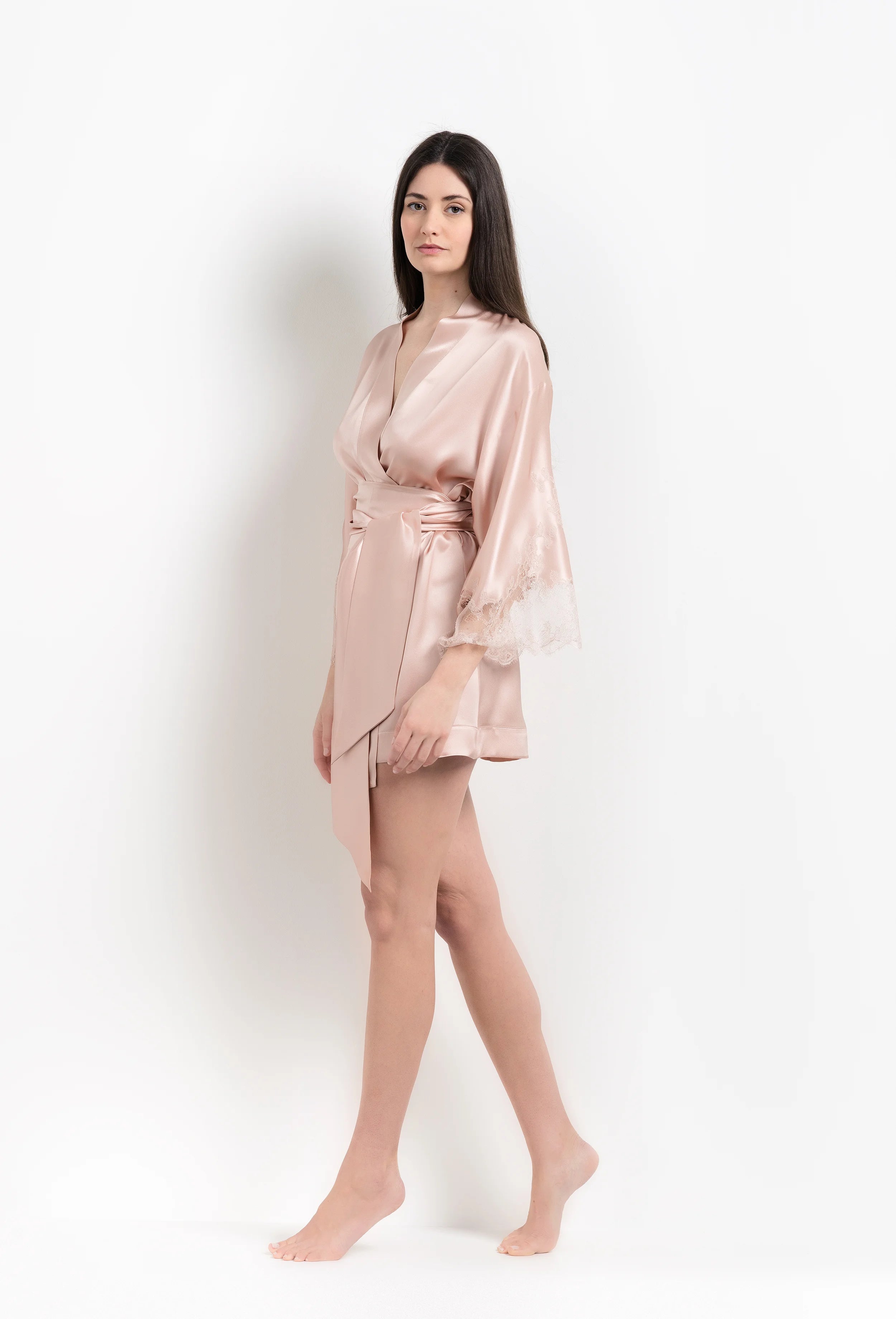 The 2026 Summer collection from the house Carine Gilson - The most beautiful couture lingerie to be discovered with this short kimono classic sleeves in light rose silk with pink rose lace