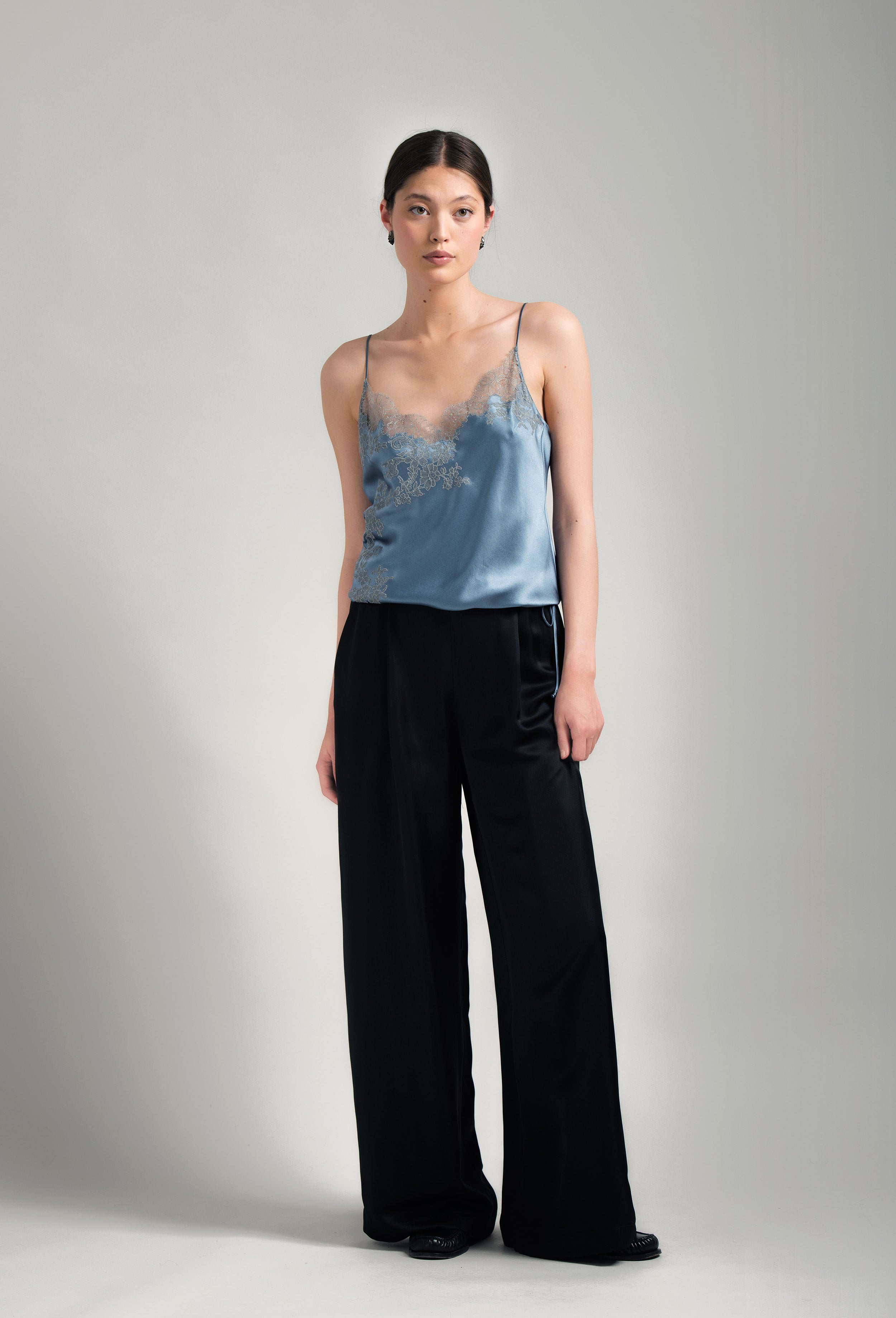 Discover the Hiver 2026-27 collection of lingerie couture from the house Carine Gilson with this camisole classic in blue stone silk  with grey lace