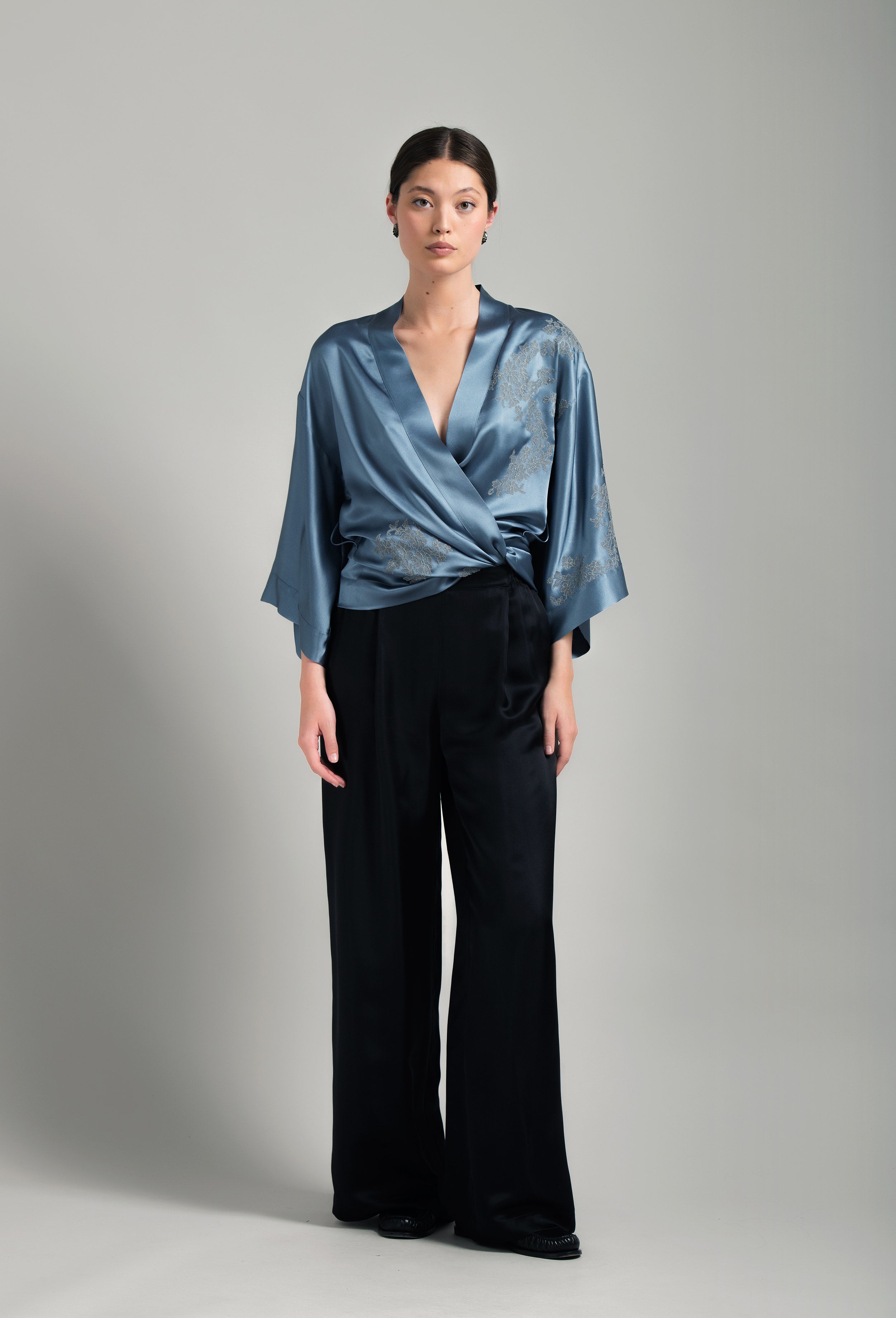 Be seduced by Carine Gilson most beautiful silk lingerie collection with this Short Kimono Classic Sleeves in Blue stone Silk  with Grey lace