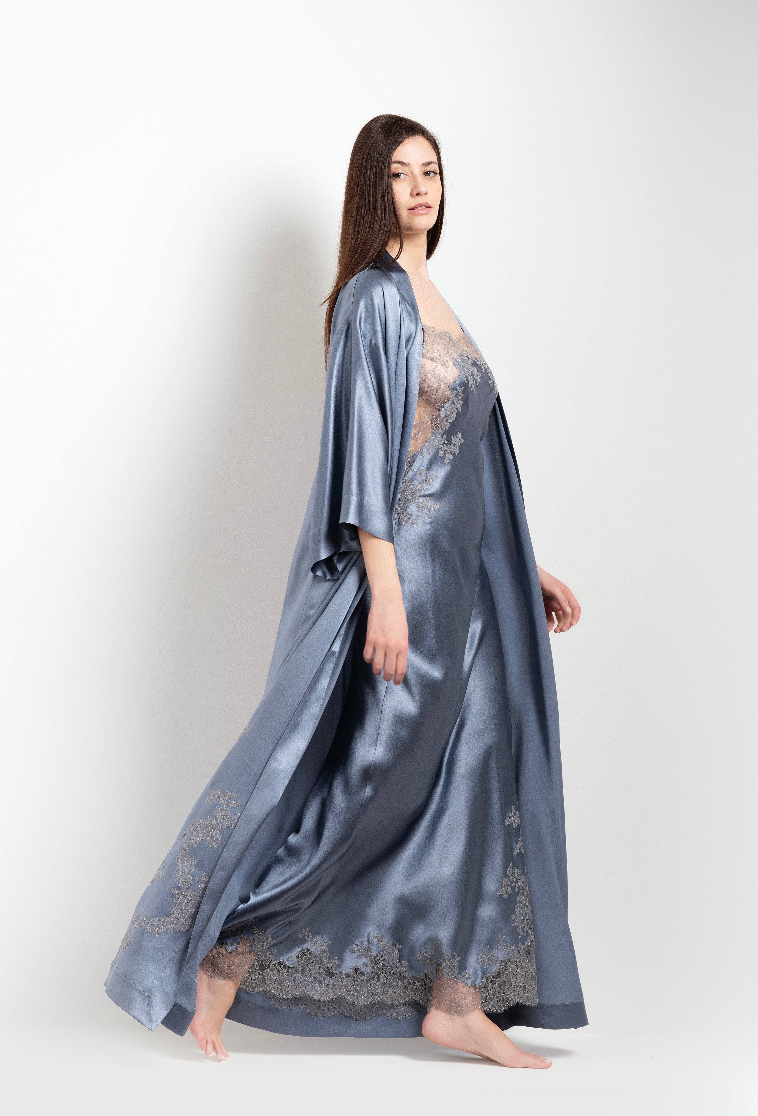 Discover the unique craftmanship of the belgian designer Carine Gilson in her atelier for the Hiver 2026-27 collection with this Long Kimono Classic Sleeves in Blue stone Silk  with Grey lace