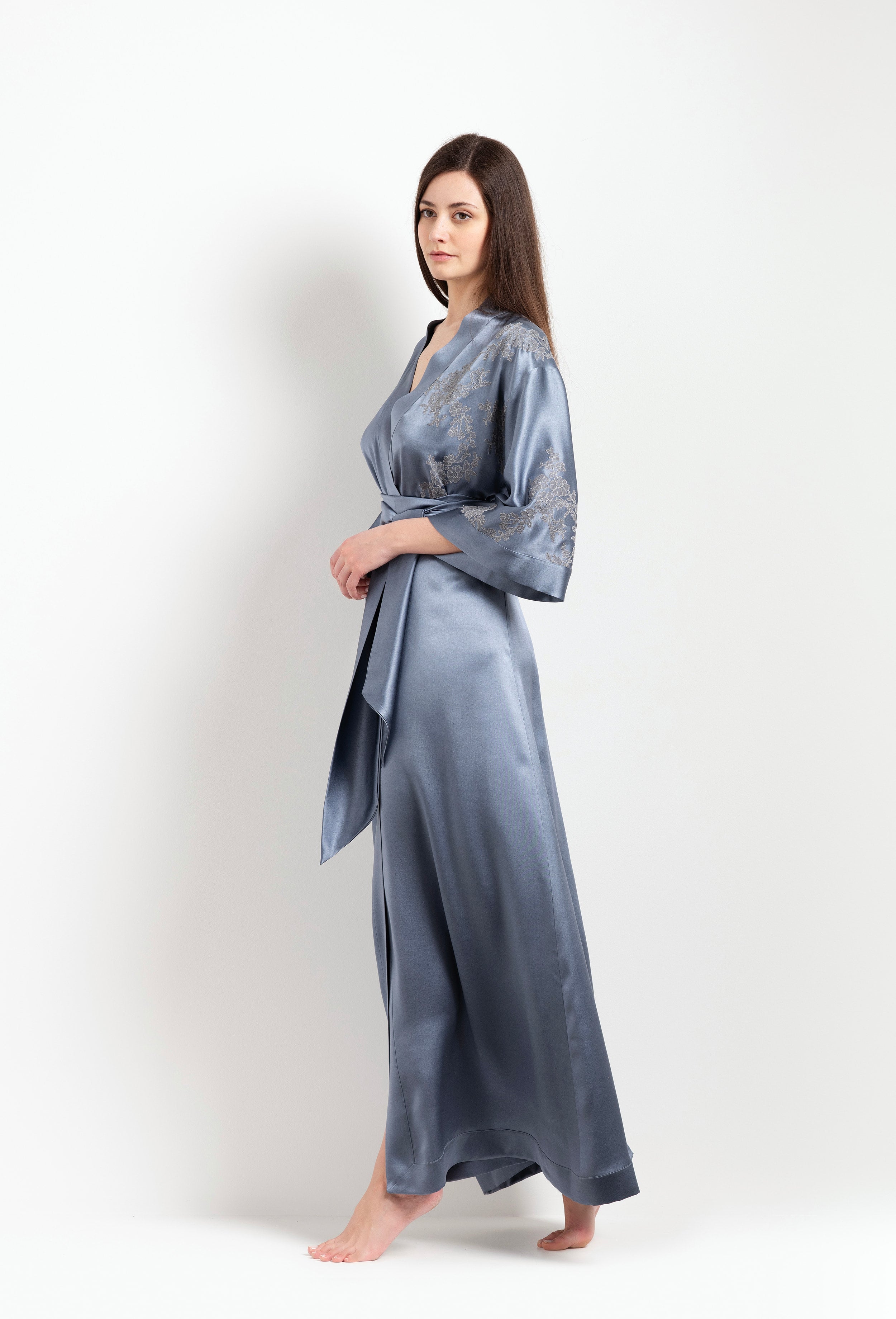 Discover the unique craftmanship of the belgian designer Carine Gilson in her atelier for the Hiver 2026-27 collection with this Long Kimono Classic Sleeves in Blue stone Silk  with Grey lace