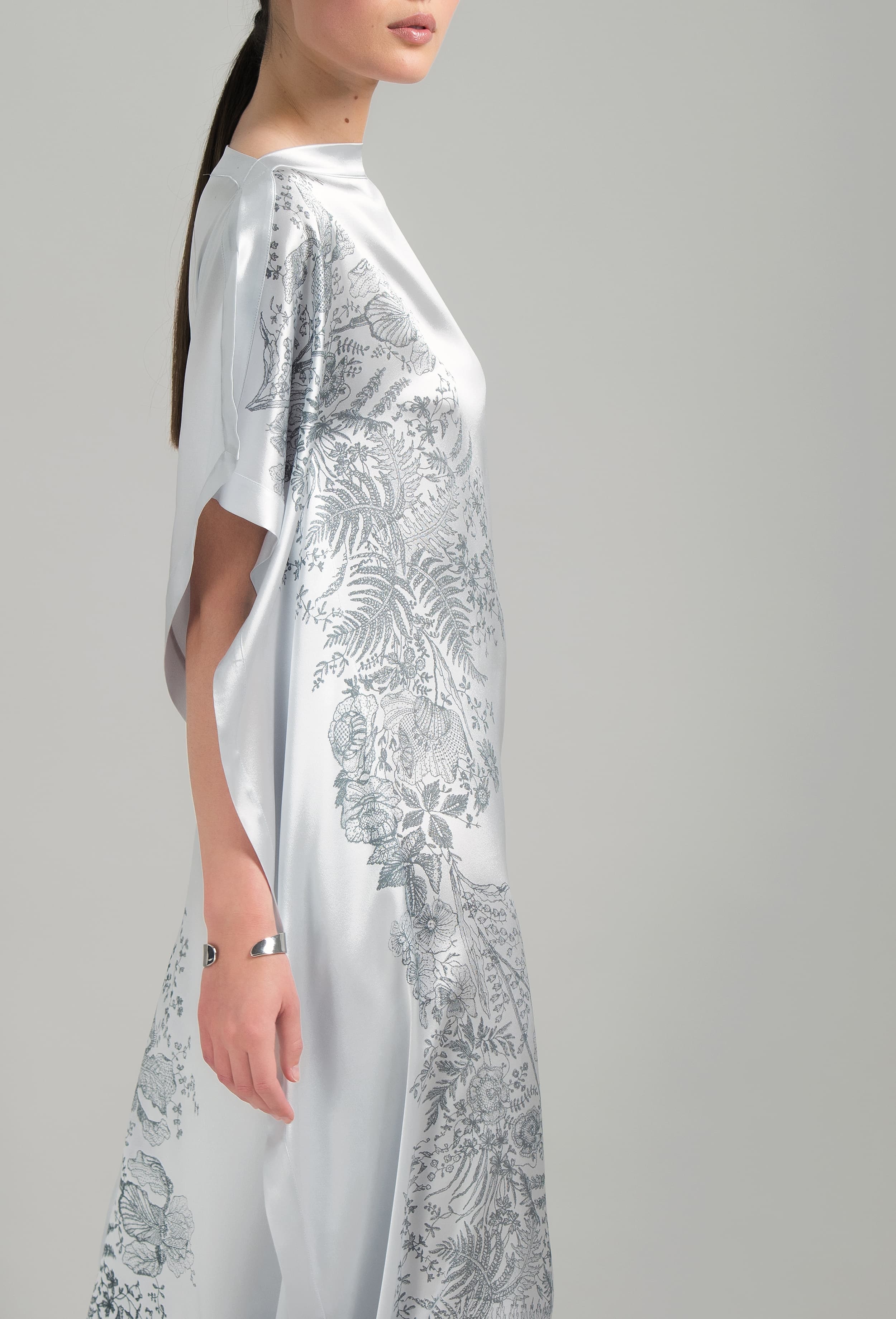 The Hiver 2026-27 collection from the house Carine Gilson - The most beautiful couture lingerie to be discovered with this Long Kaftan Dress with 2 Silk Carre in Silver print Silk 