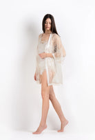 Enter Carine Gilson's world and the most beautiful silk lingerie with the 2026 Summer collection with this Short Kimono Classic Sleeves in ivory Silk  with ivory lace