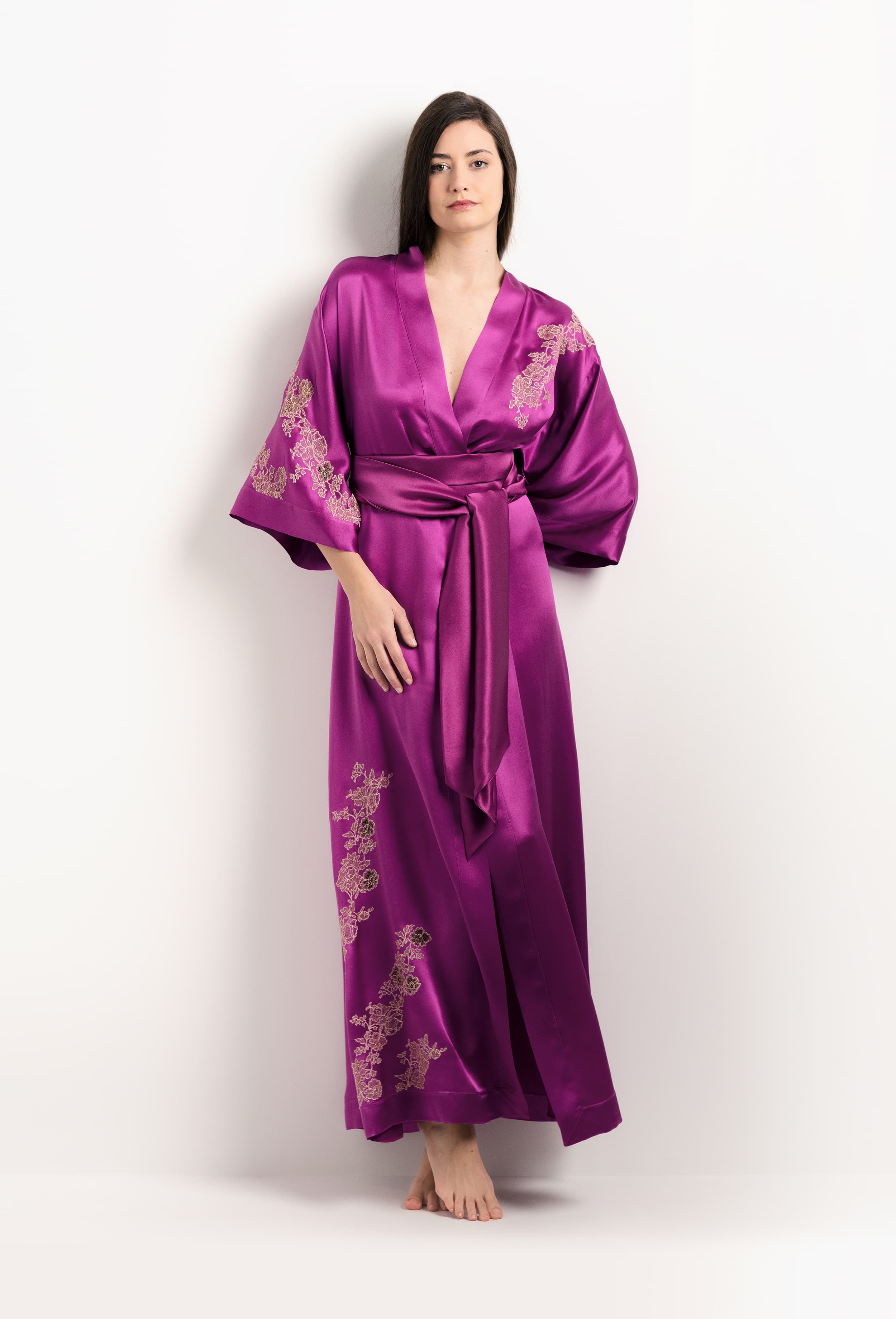 Enter Carine Gilson's world and the most beautiful silk lingerie with the 2025 Summer collection with this Long Kimono Classic Sleeves in Cassis Silk  with light rose lace