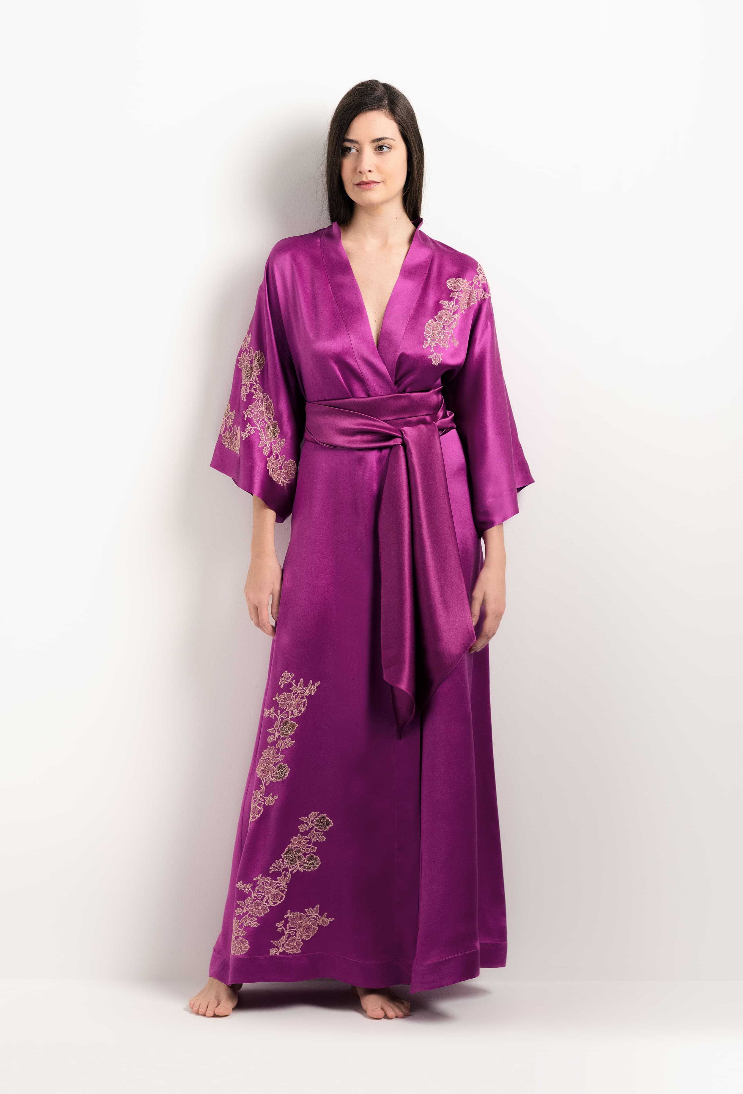 Enter Carine Gilson's world and the most beautiful silk lingerie with the 2025 Summer collection with this Long Kimono Classic Sleeves in Cassis Silk  with light rose lace