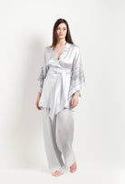 Enter Carine Gilson's world and the most beautiful silk lingerie with the Hiver 2026-27 collection with this Short Kimono Butterfly Sleeves in Silver print Silk 