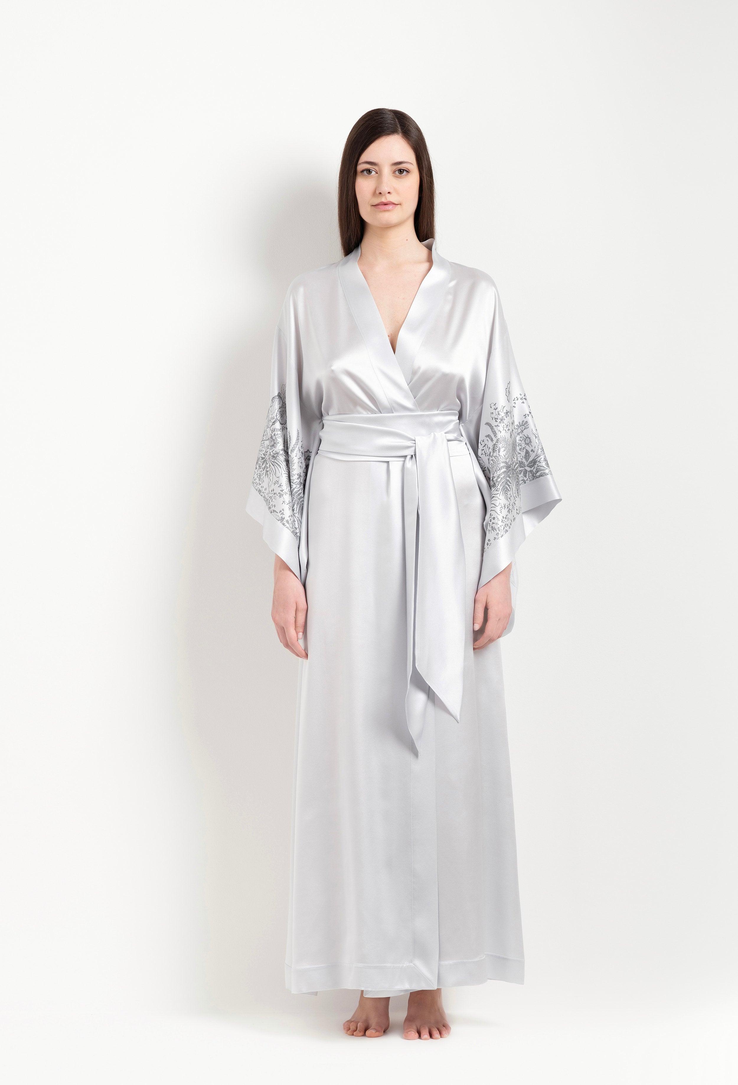 Made of silk and lace, explore the lingerie collection Winter 2026-27 from the house Carine Gilson with this Long Kimono Butterfly Sleeves in Silver print Silk 