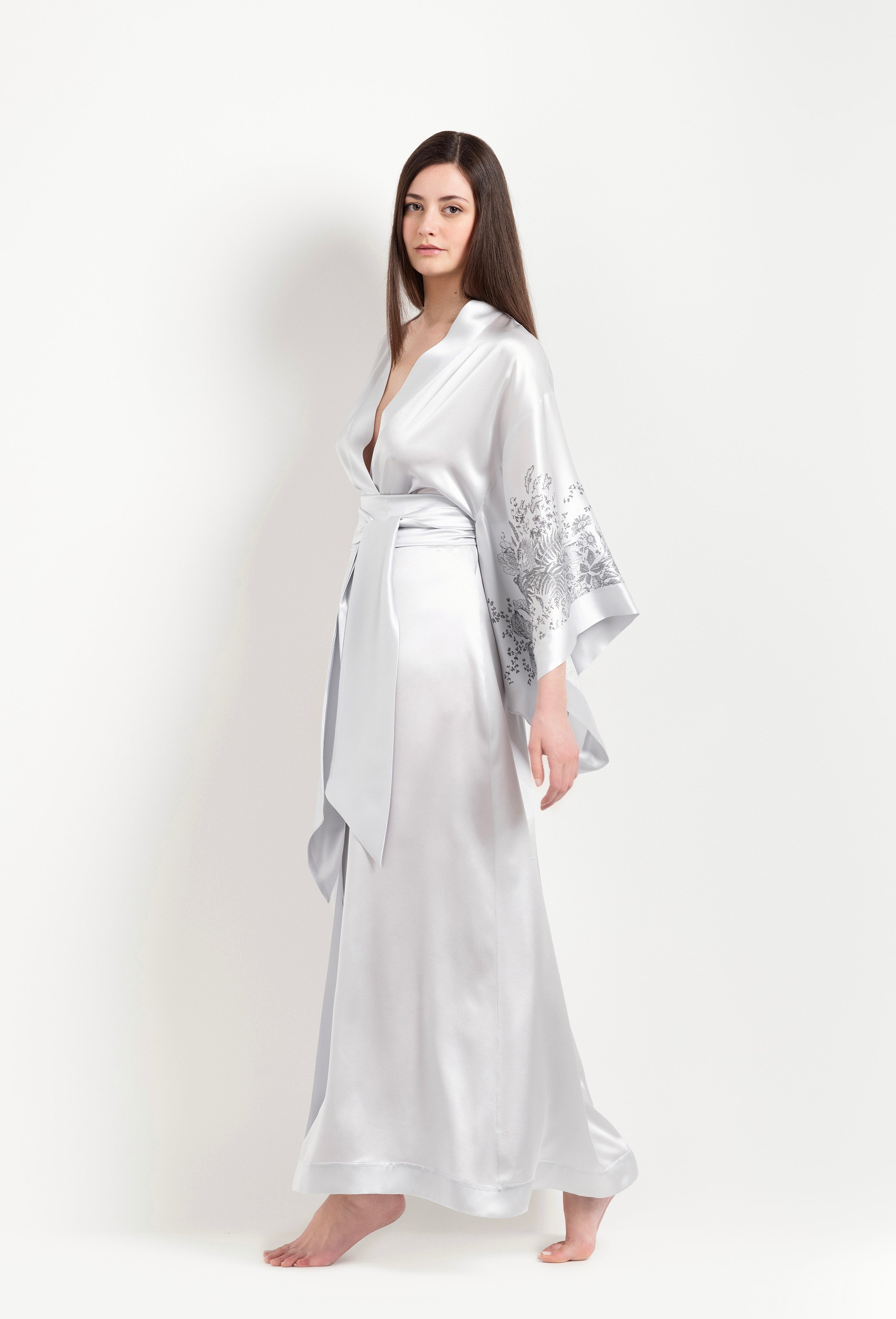 Made of silk and lace, explore the lingerie collection Winter 2026-27 from the house Carine Gilson with this Long Kimono Butterfly Sleeves in Silver print Silk 