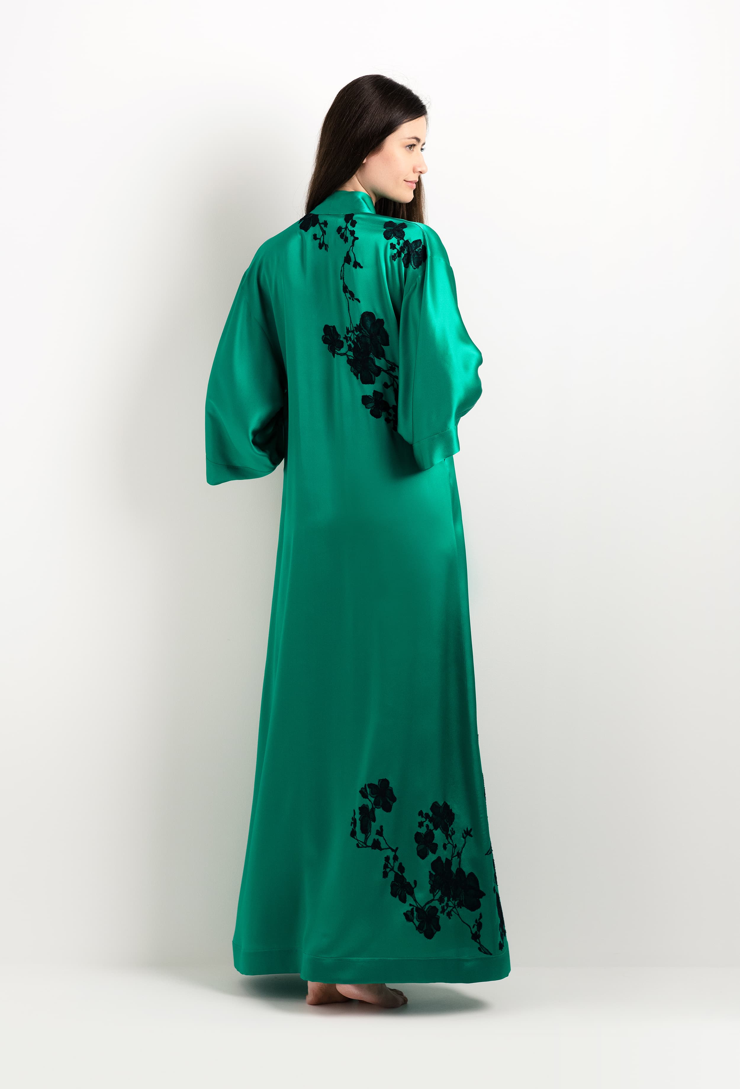 Discover the 2025 cruise collection of lingerie couture from the house Carine Gilson with this Long Kimono Classic Sleeves in Jade Green Silk  with Black lace