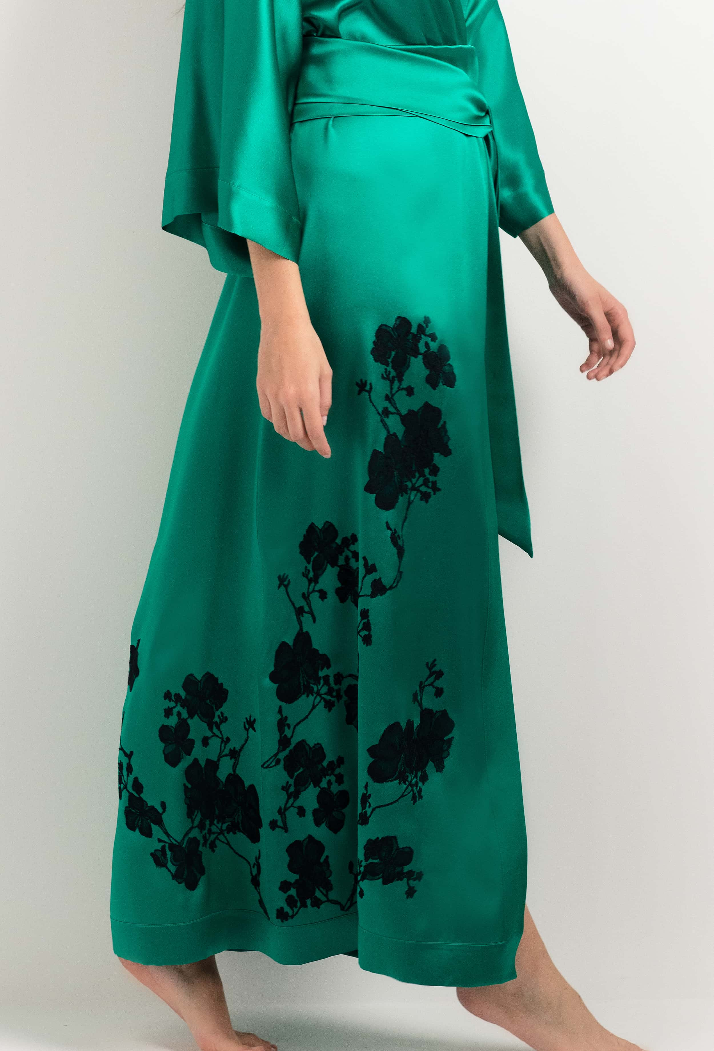 Discover the 2025 cruise collection of lingerie couture from the house Carine Gilson with this Long Kimono Classic Sleeves in Jade Green Silk  with Black lace