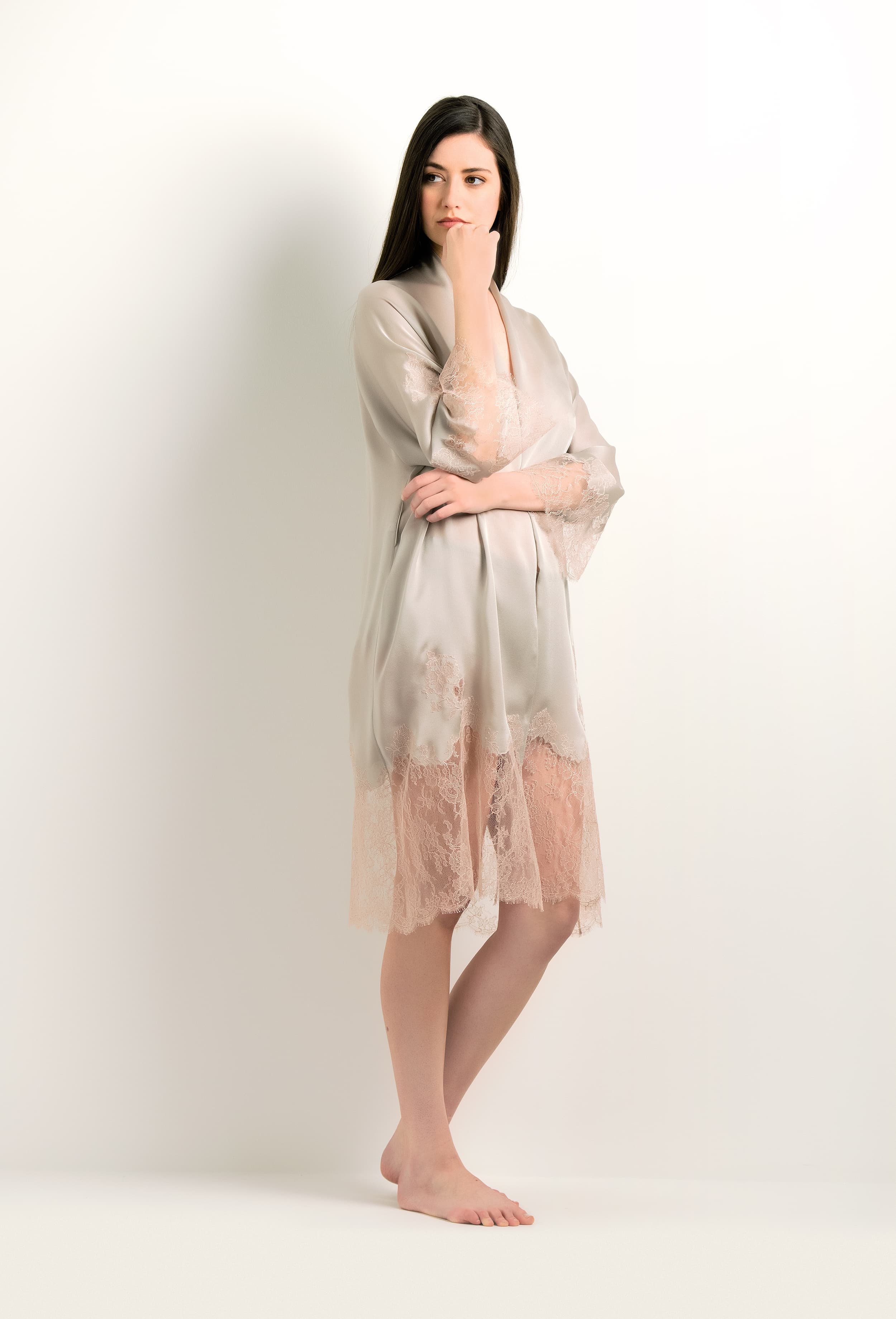 Discover the 2024 winter collection of lingerie couture from the house Carine Gilson with this Kimono Raglan Style in Peal grey Silk with pink rose lace