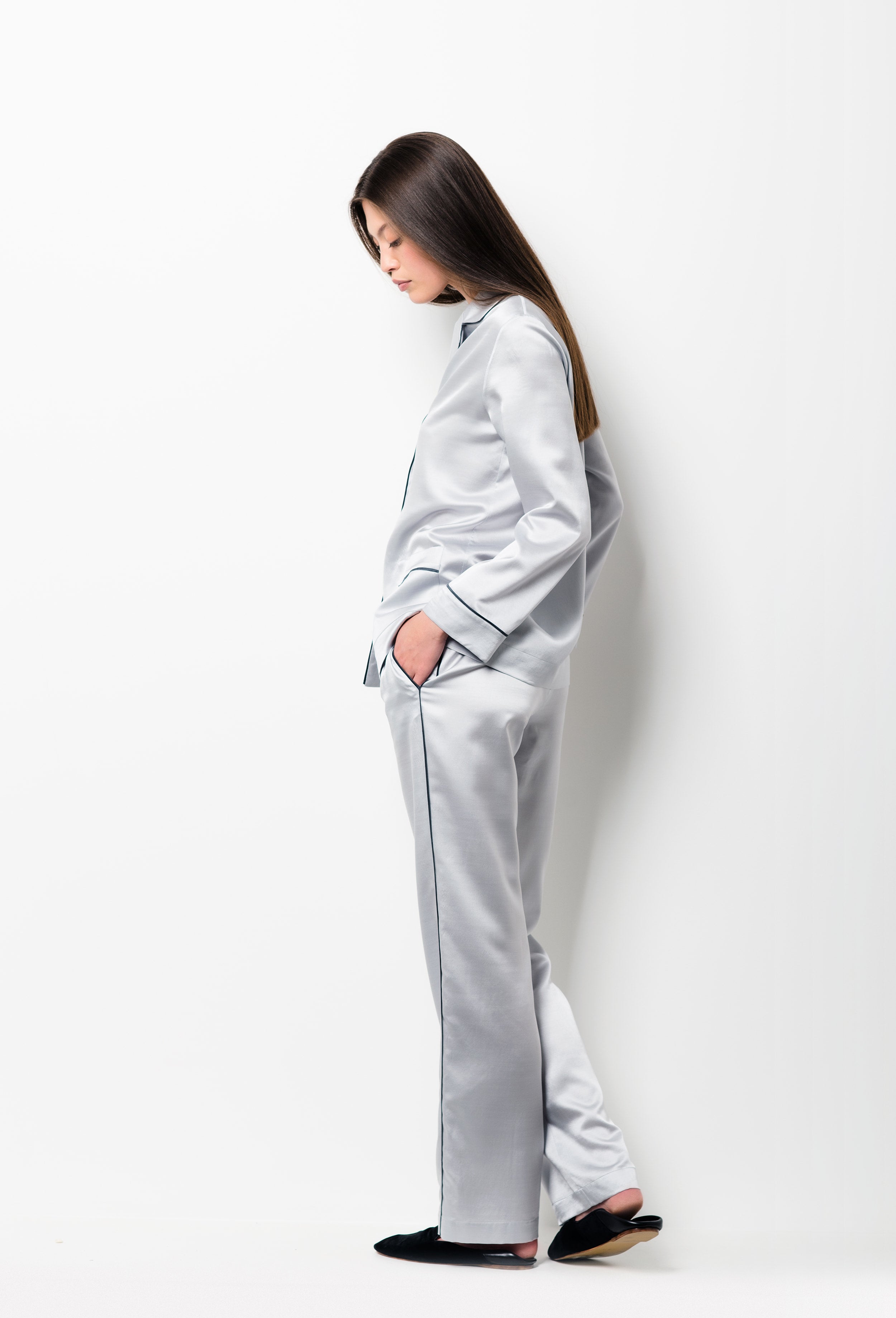 Be seduced by Carine Gilson most beautiful loungewear collection with this Pajama Top in Silver grey with contrast details