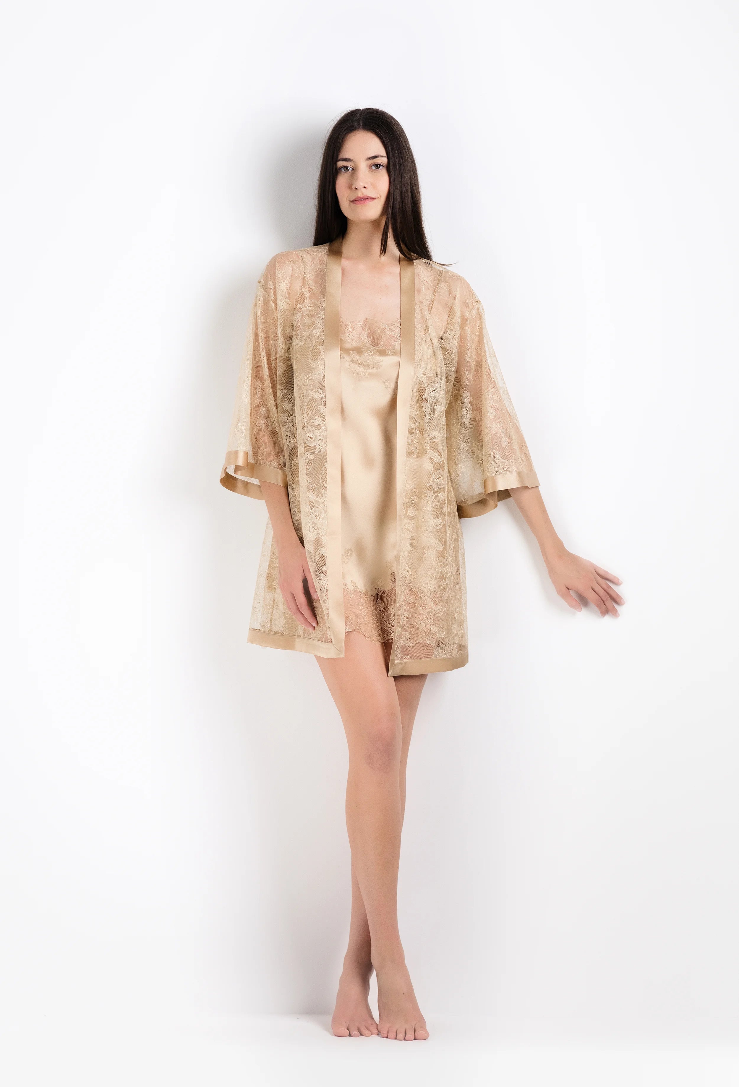 Enjoy the 2026 Summer collection of lingerie couture from the house Carine Gilson with this Short Kimono Classic Sleeves in mocha Silk  with mocha lace