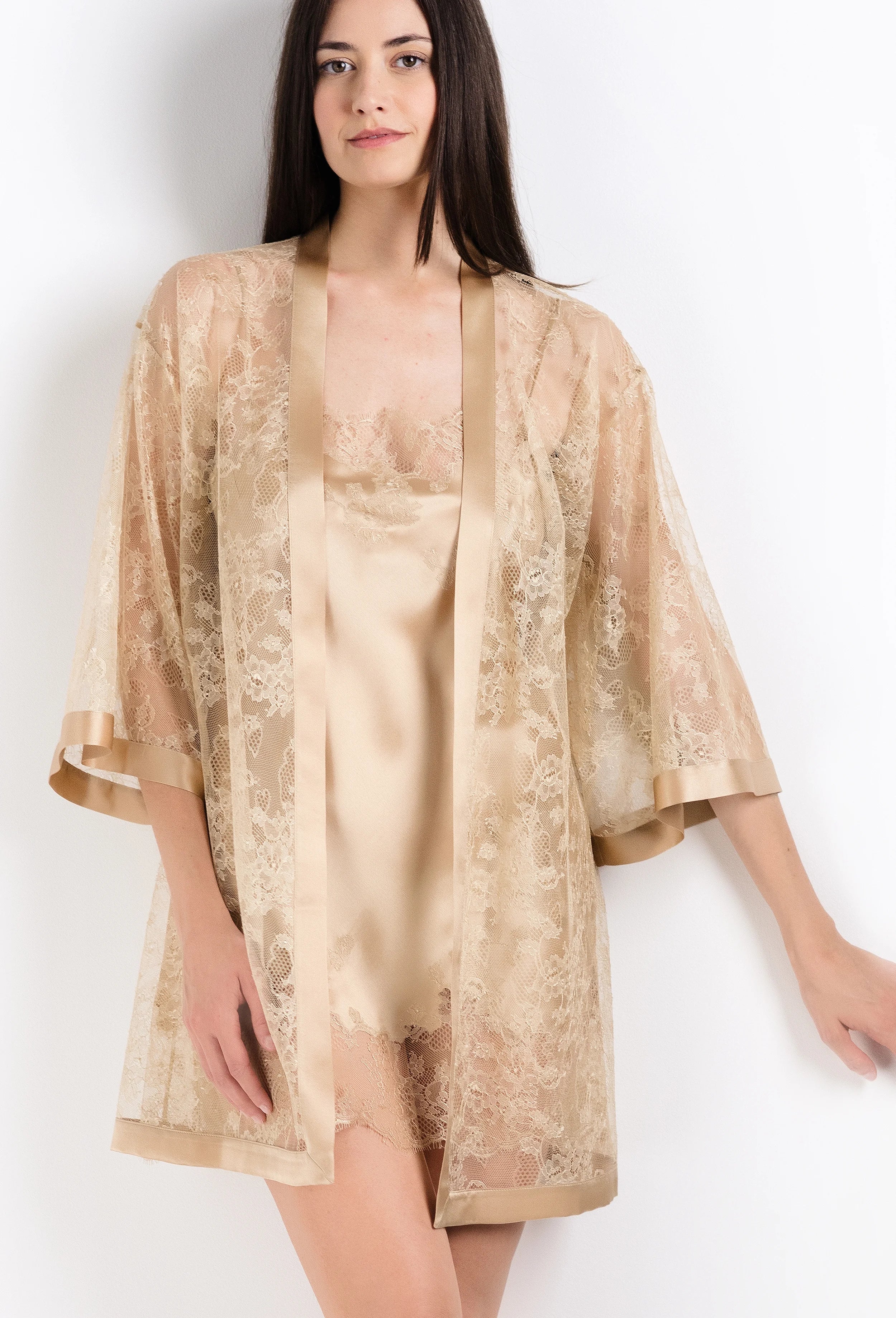 Enjoy the 2026 Summer collection of lingerie couture from the house Carine Gilson with this Short Kimono Classic Sleeves in mocha Silk  with mocha lace