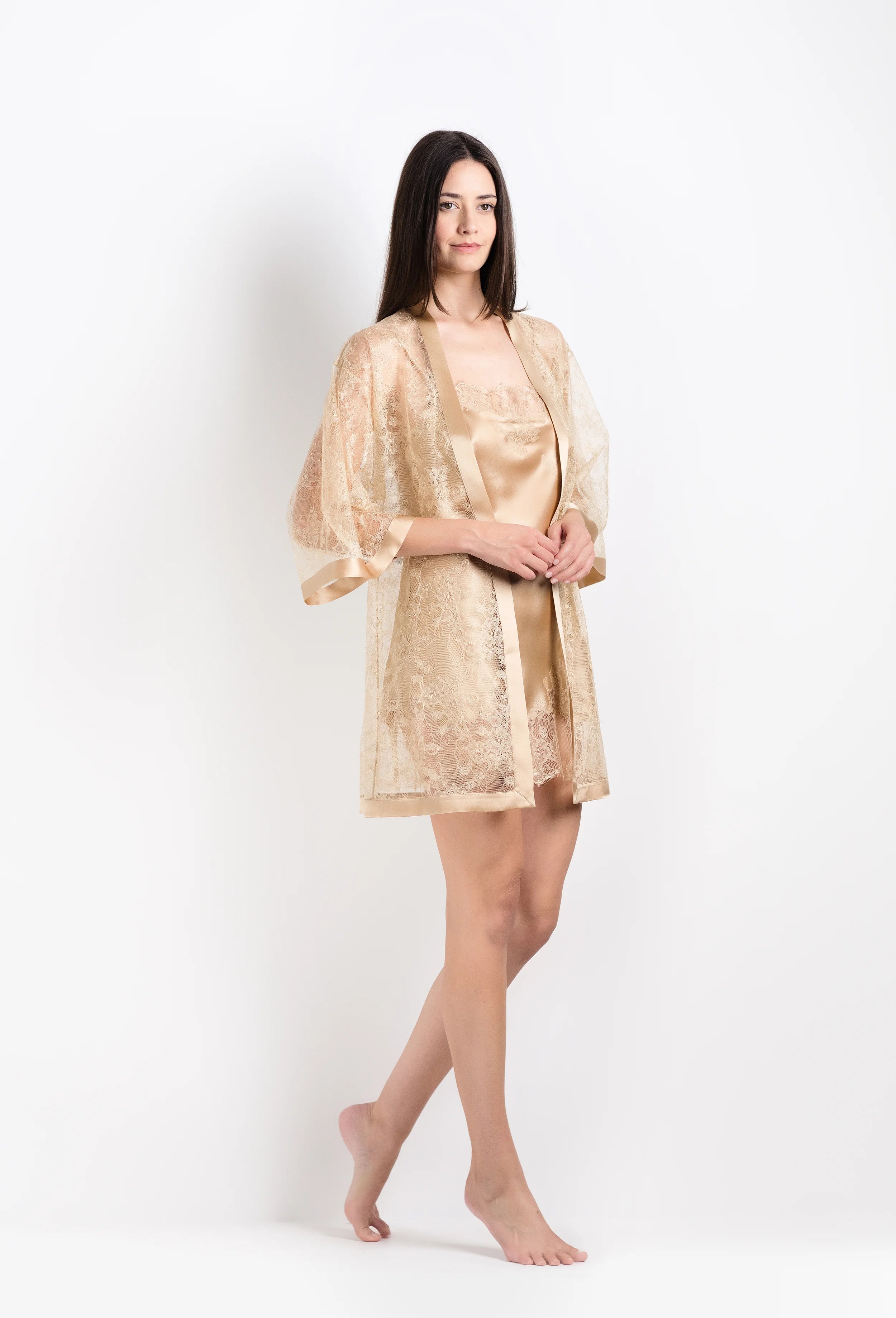 Enjoy the 2026 Summer collection of lingerie couture from the house Carine Gilson with this Short Kimono Classic Sleeves in mocha Silk  with mocha lace