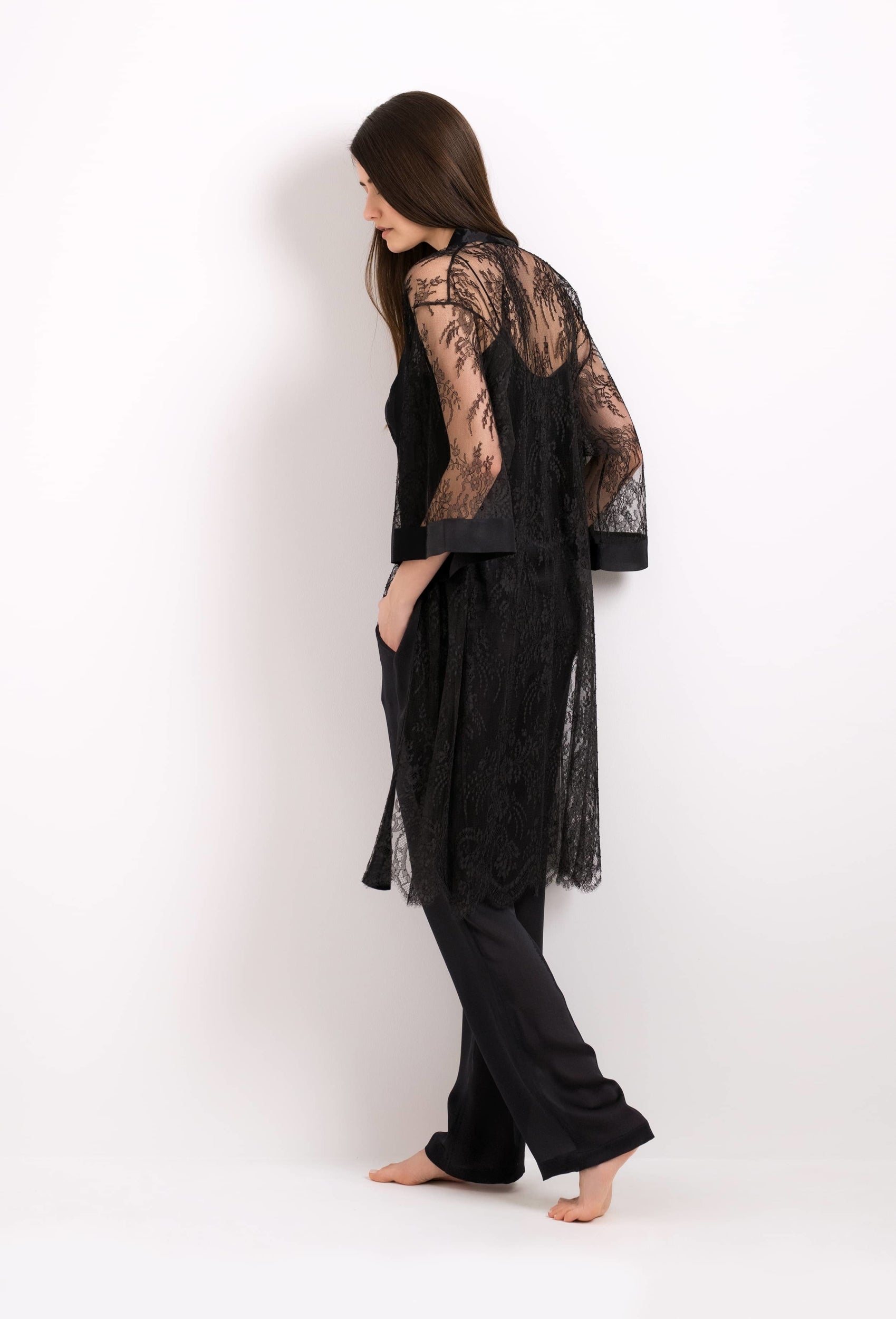 Discover the Winter 2022-23 collection from the house Carine Gilson with this 3/4 Length Kimono Classic Sleeves in Black Silk with Black lace