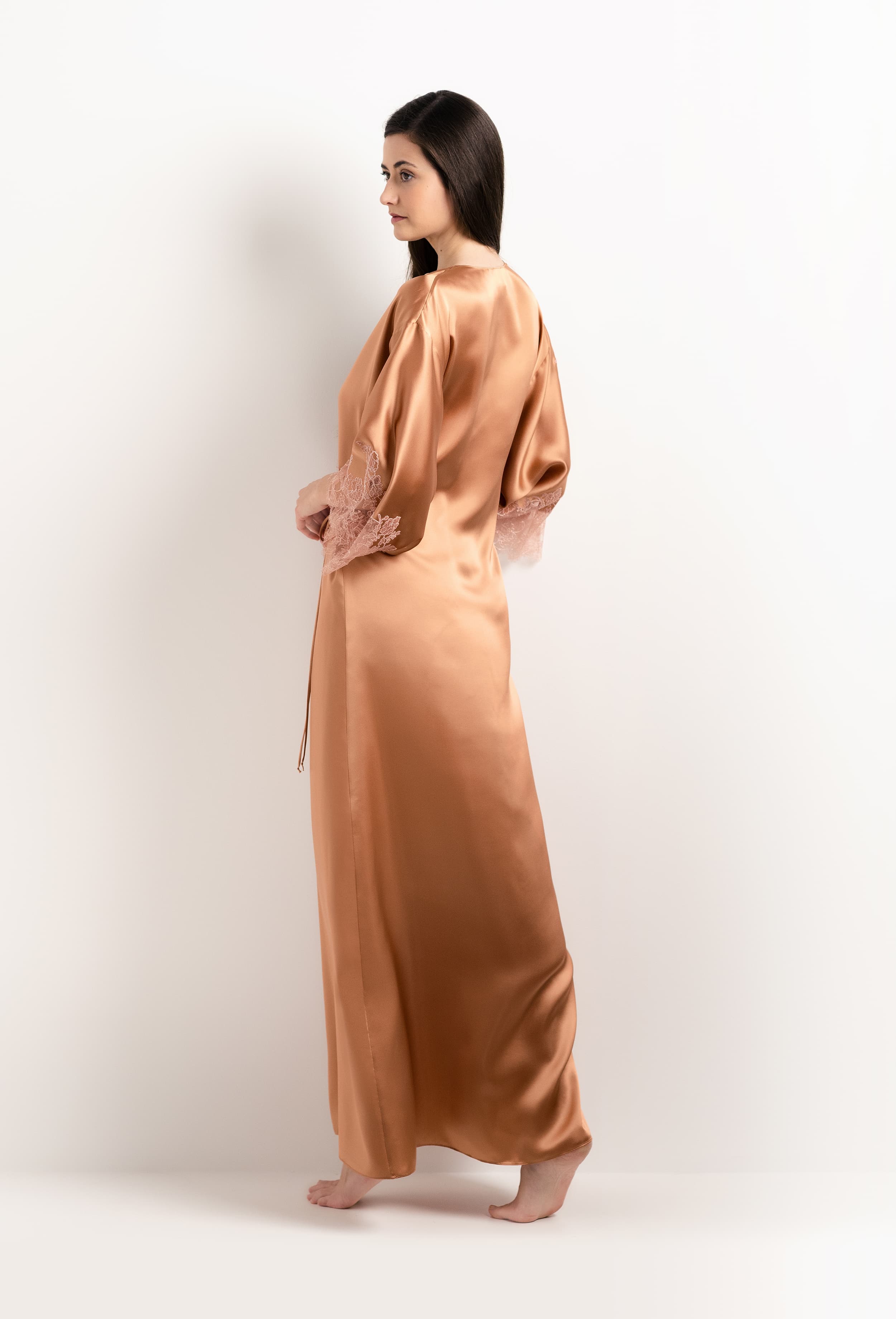 Discover the 2025 Summer collection of lingerie couture from the house Carine Gilson with this Long Kimono Classic Sleeves in Sahara tan Silk  with light rose lace