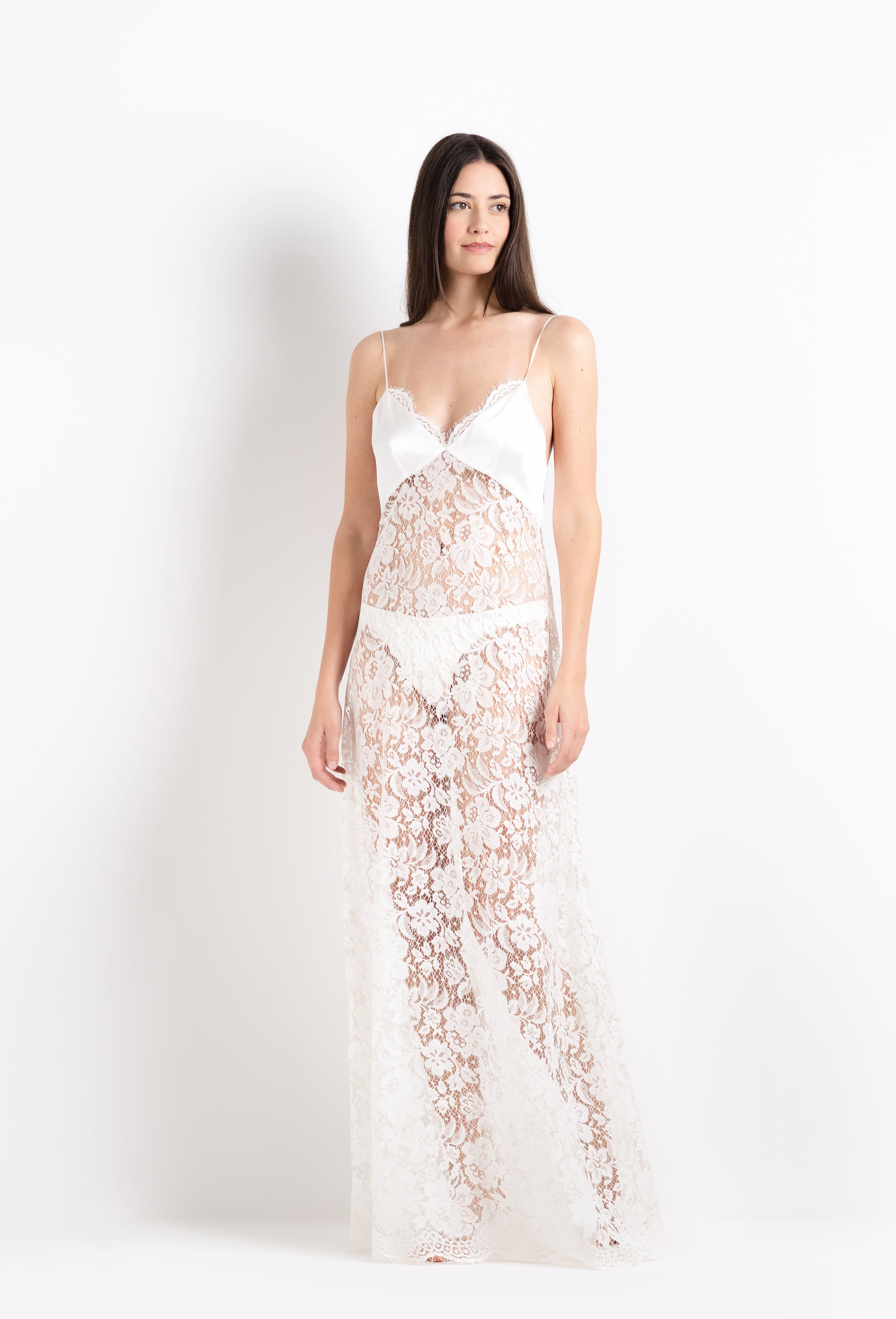Enter Carine Gilson's world and the most beautiful silk collection with the 2026 Cruise collection with this long gown with cup in natural silk  with natural lace