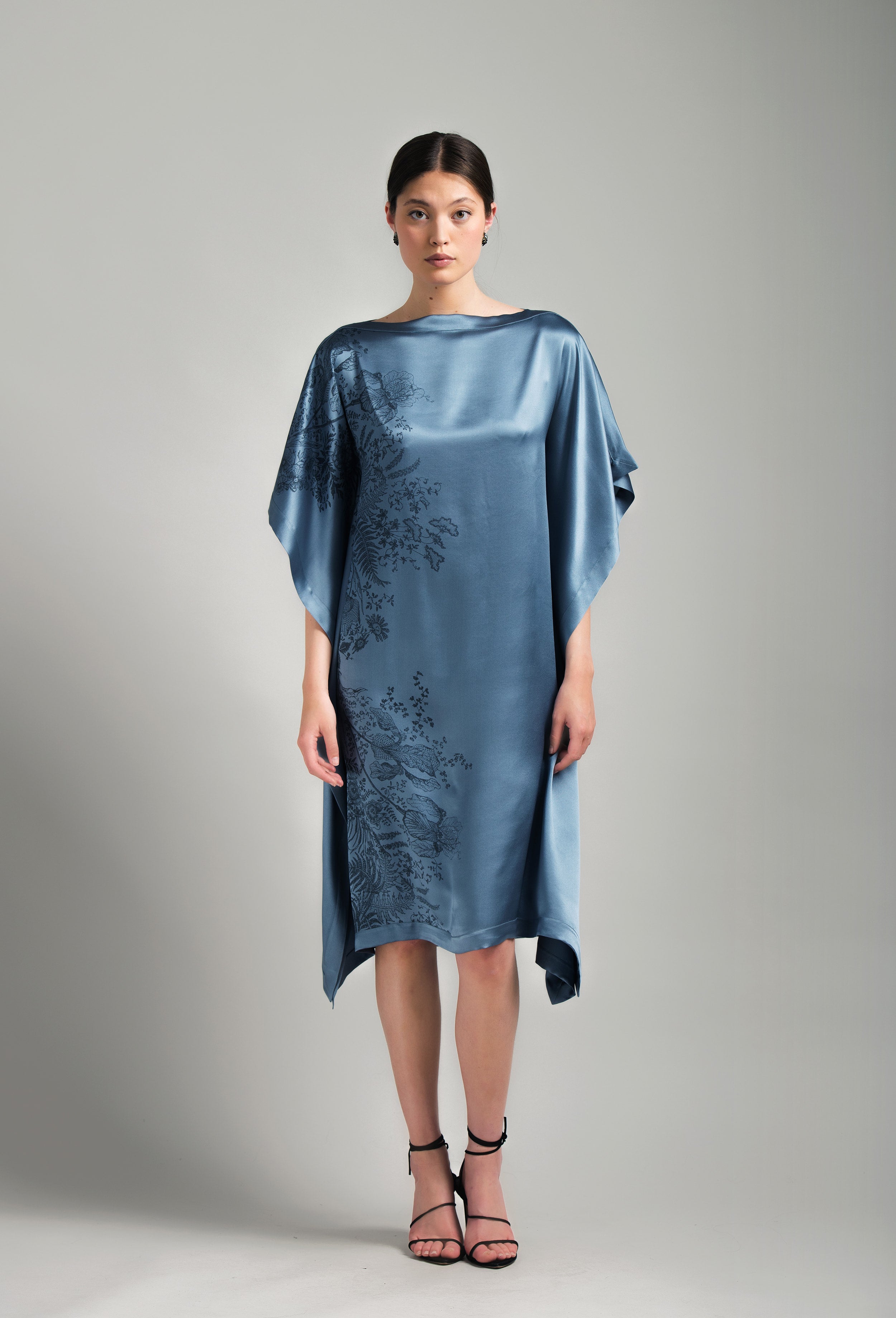 Made of silk and lace, explore the lingerie collection Winter 2026-27 from the house Carine Gilson with this Kaftan Dress with 2 Silk Carre in BlueStone print Silk 